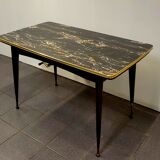 Table extensible assiettes colorées