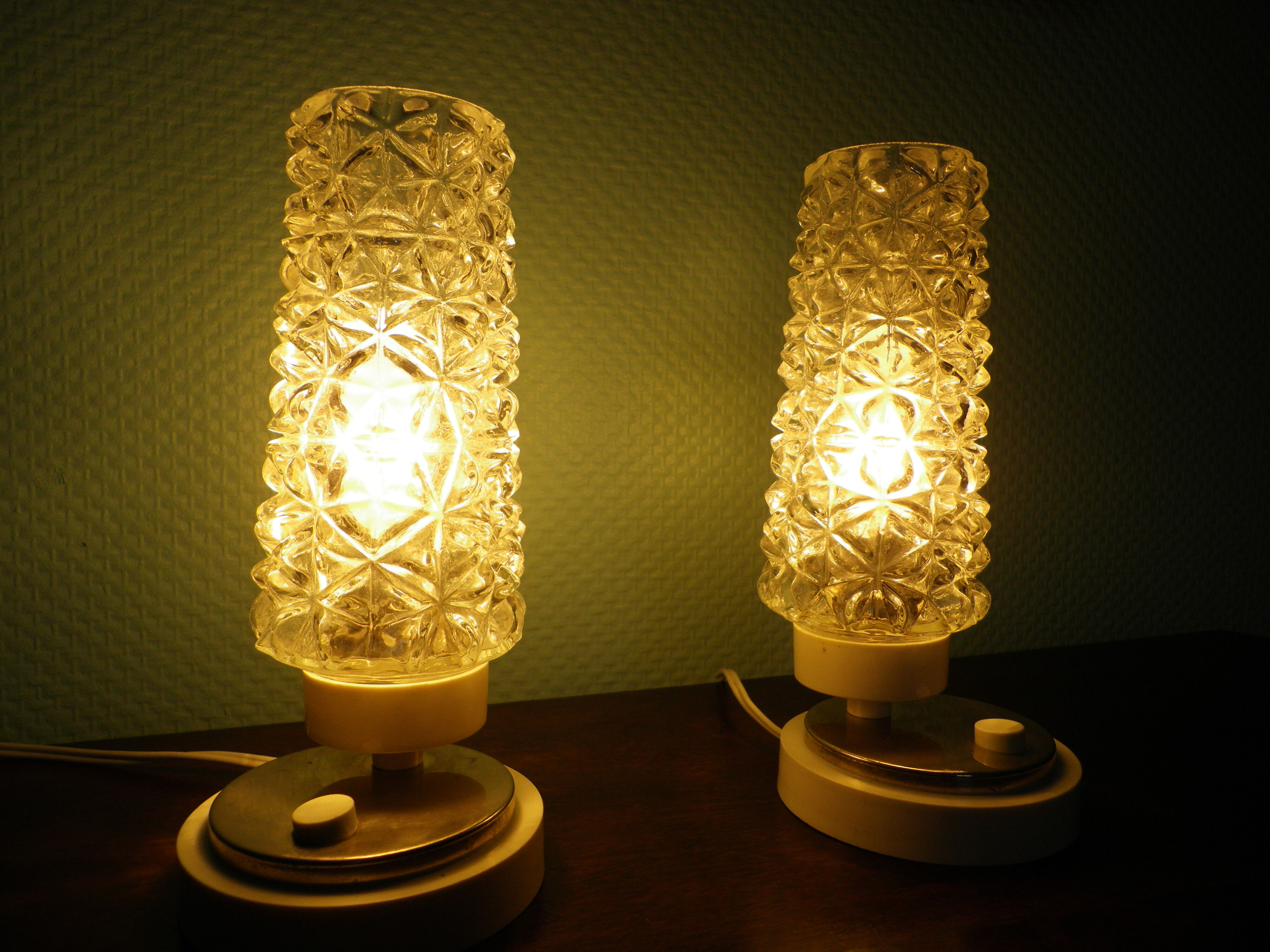 2 Vintage cathedral glass bedside lamps - 50s
