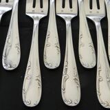 12 cake forks and a silver metal server.