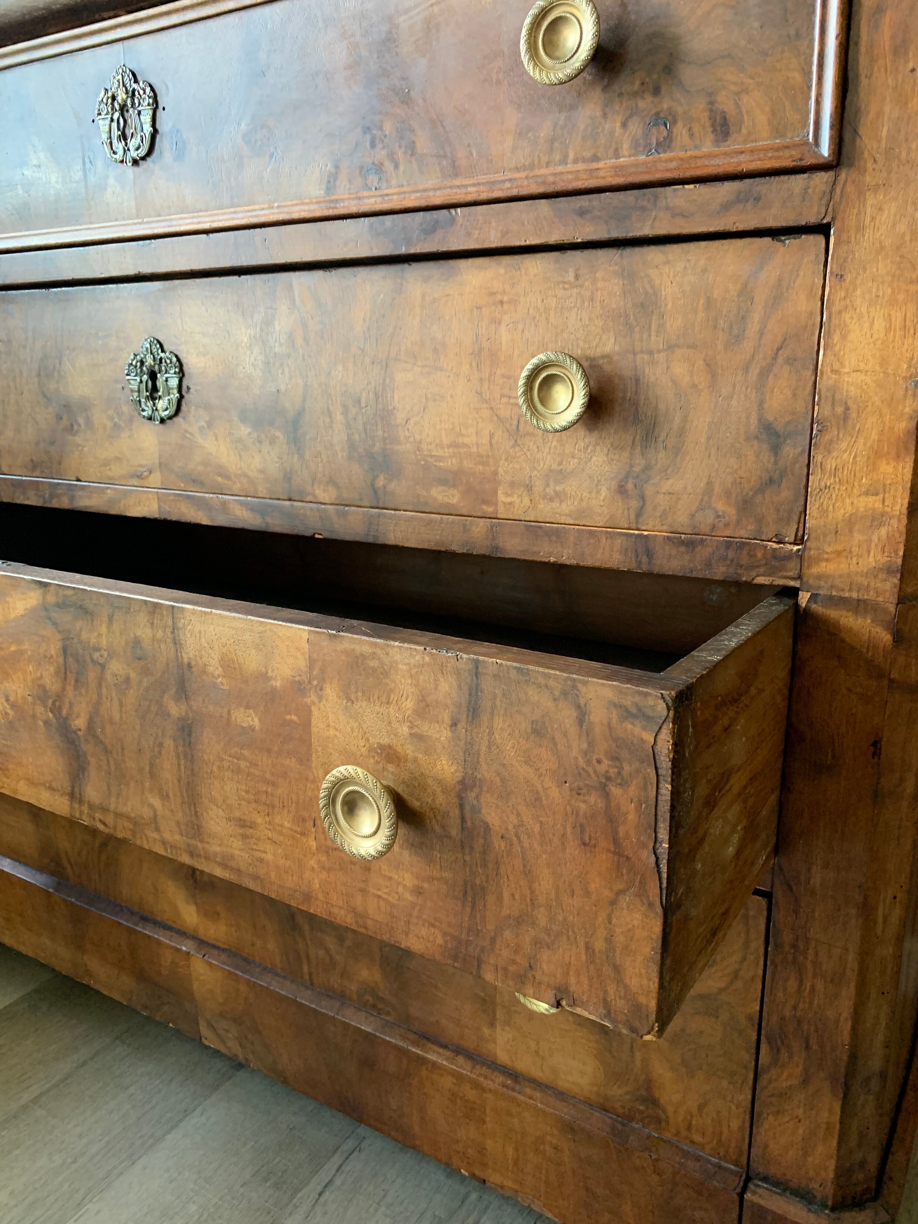 Antique chest of drawers