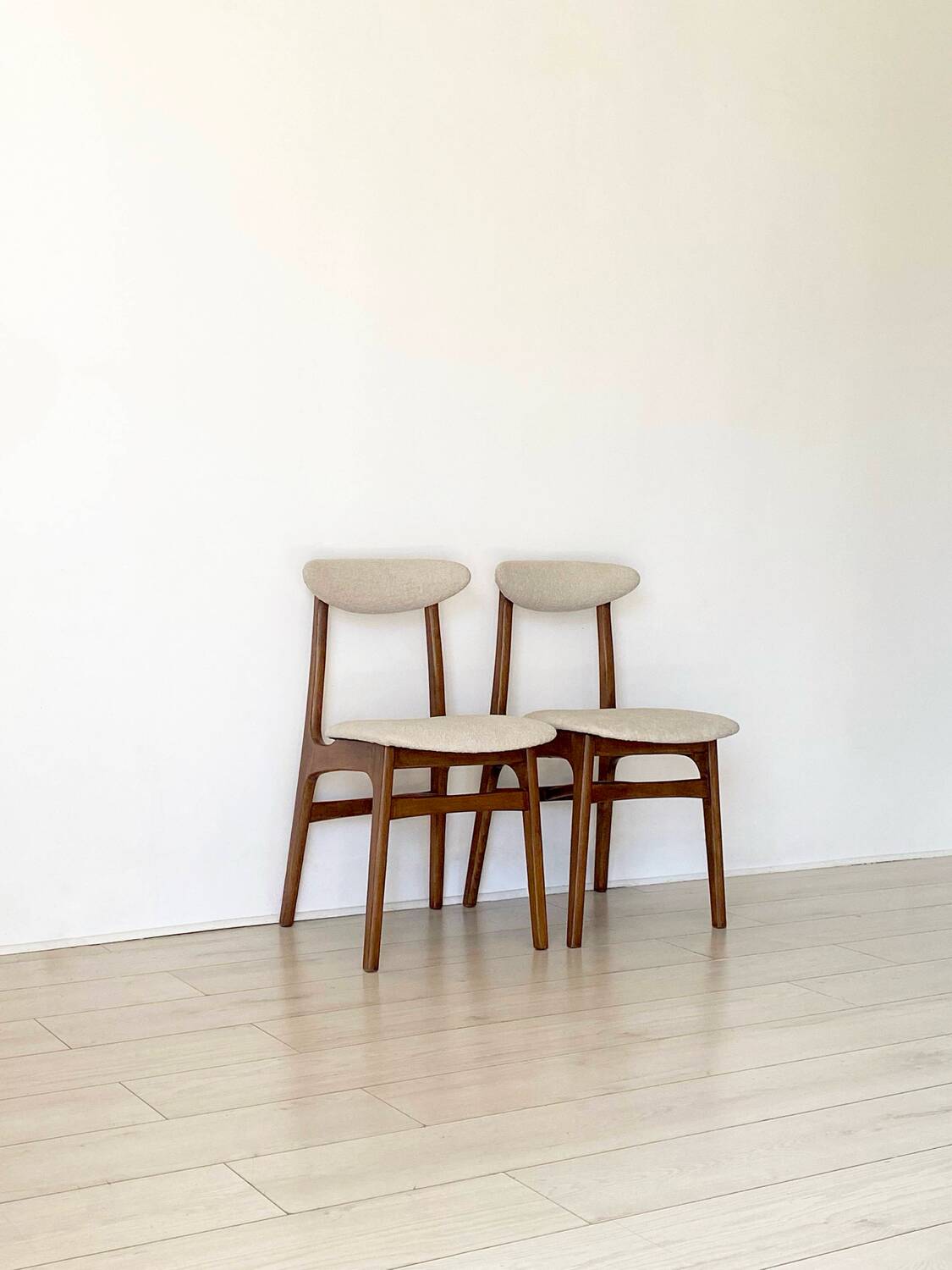 2 chairs Rajmund Halas 1960
