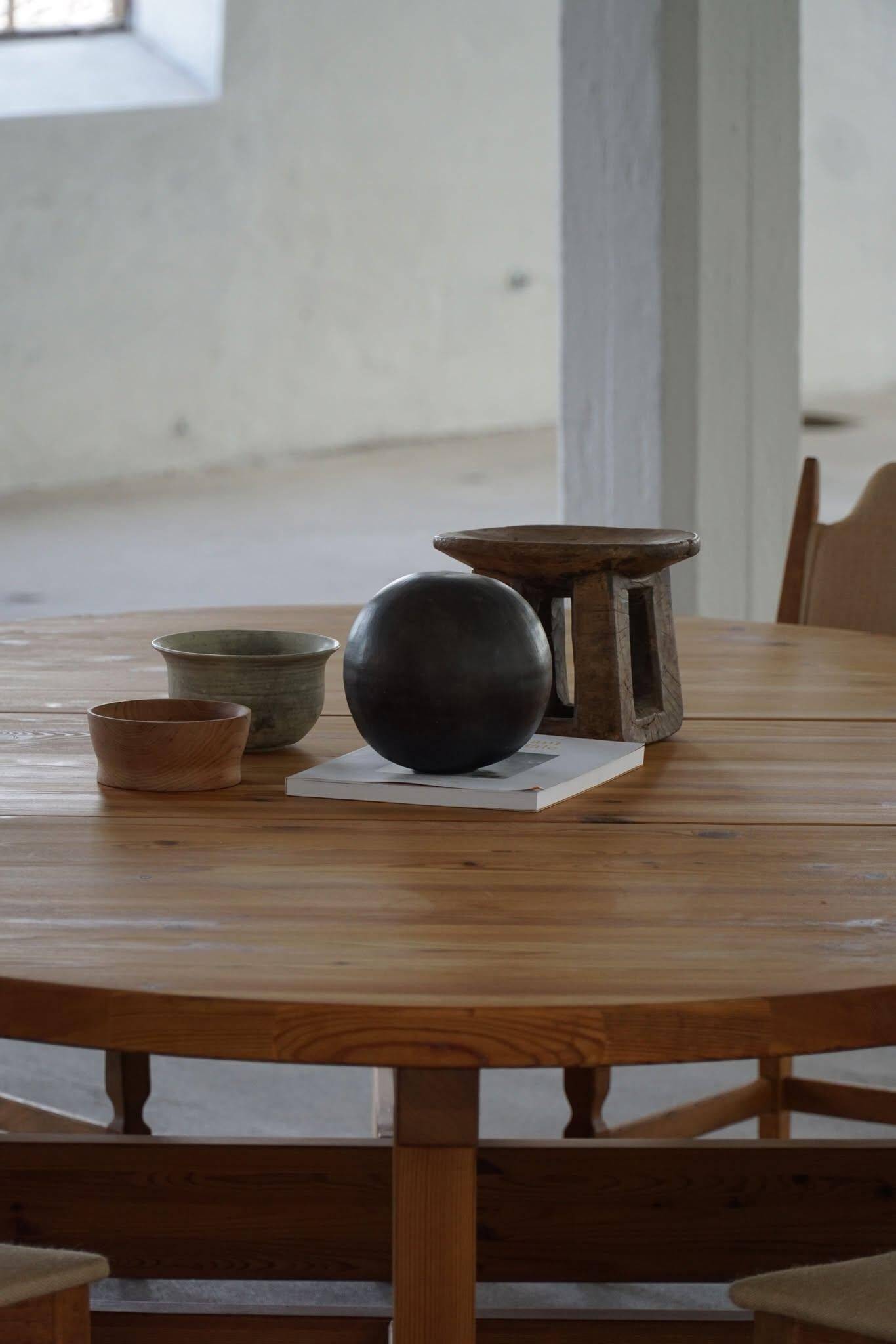 Large Danish mid-century modern dining table in pine, Tage Poulsen, 1970s.