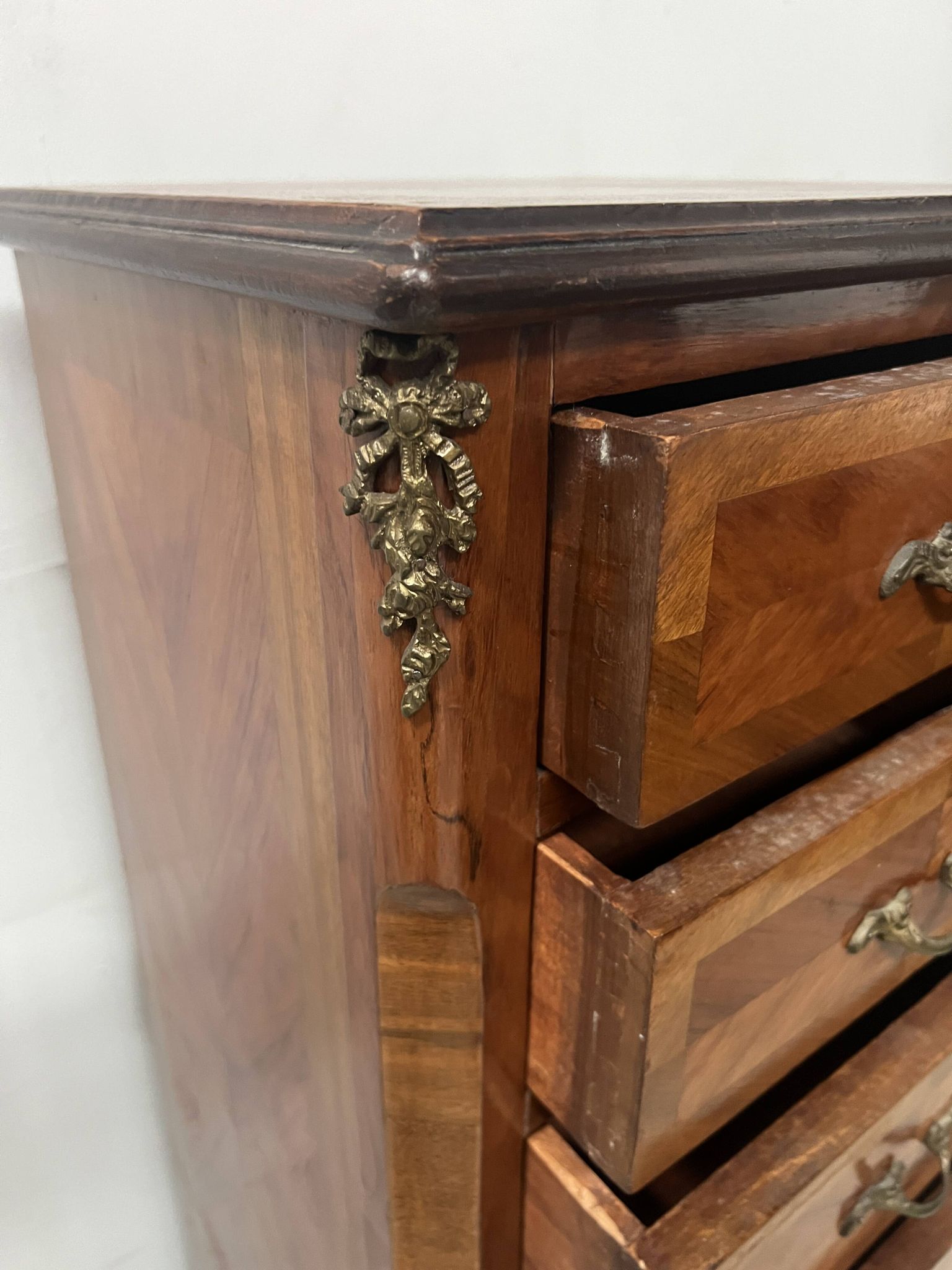 Louis XV style seven-day chest in rosewood veneer, 20th century