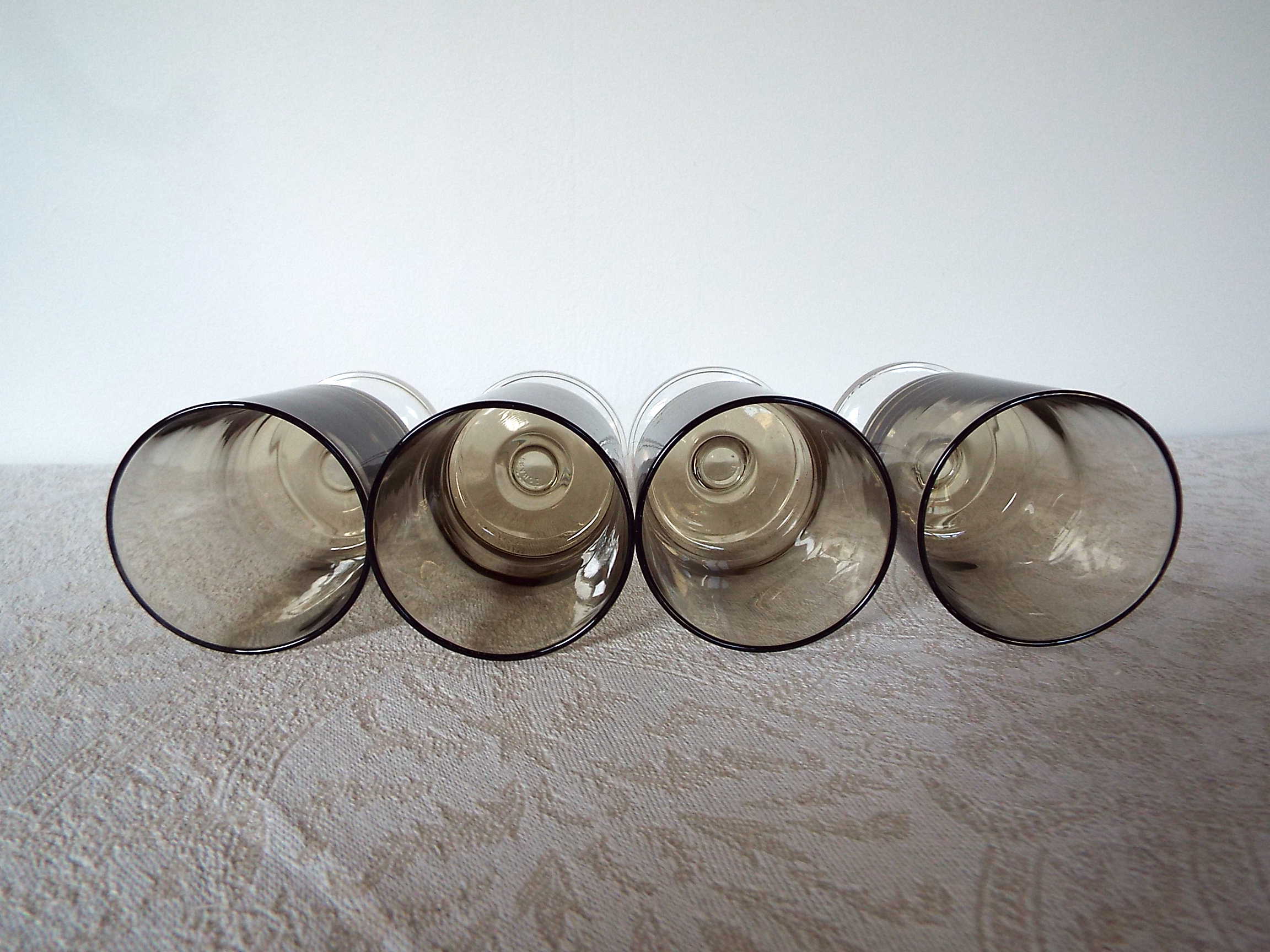 4 glasses of wine rider