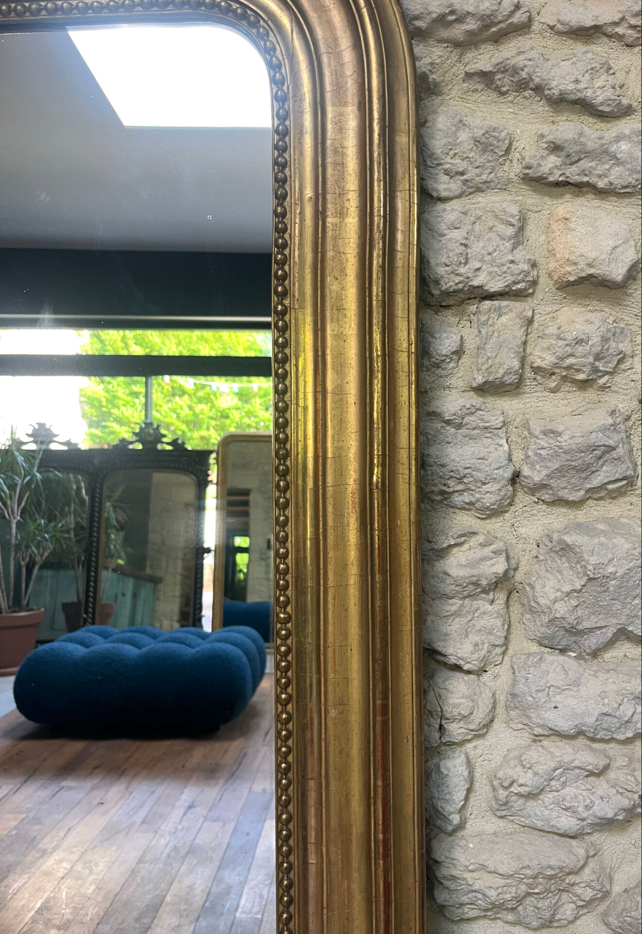 Miroir Louis-Philippe perlé 151/111,5cm doré à la feuille d’or, glace 