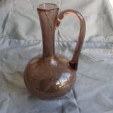 Carafe en verrerie de Biot de couleur violet mauve