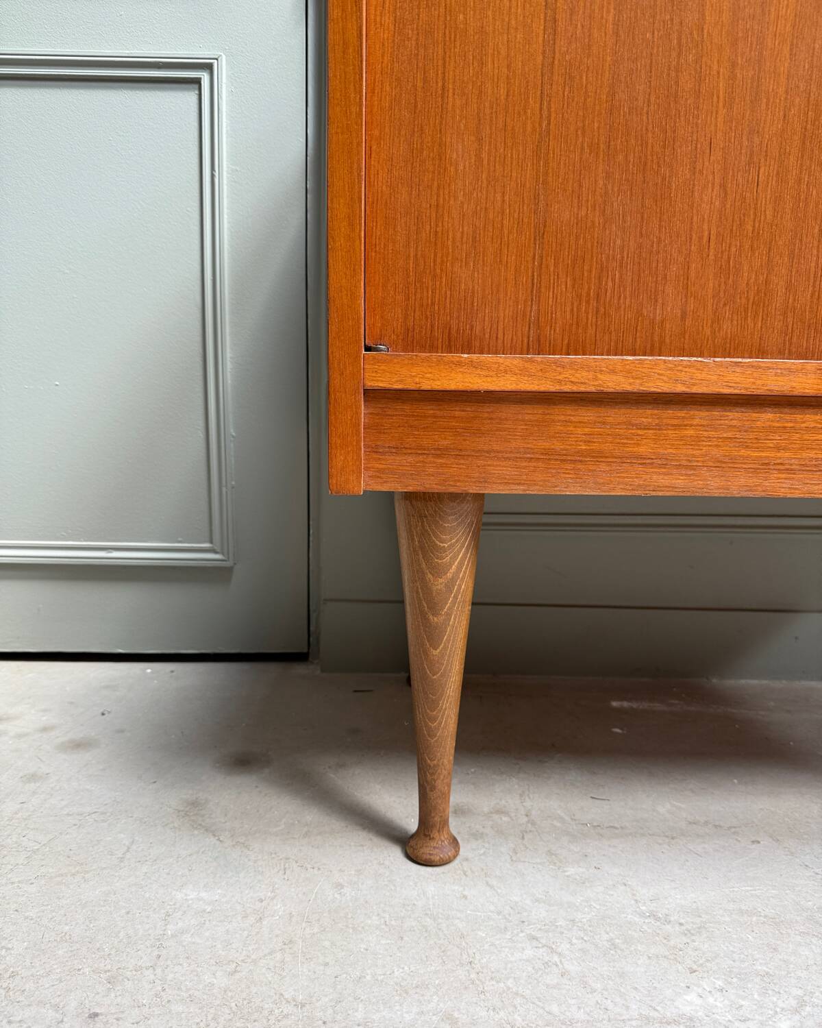 Petit buffet scandinave en teck