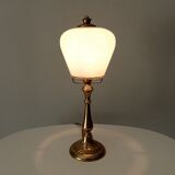 Art deco lamp in brass and opaline