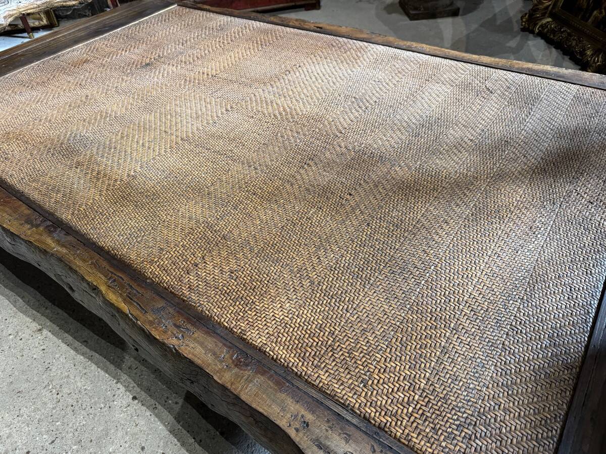 Lit brutaliste en bois exotique vers 1970