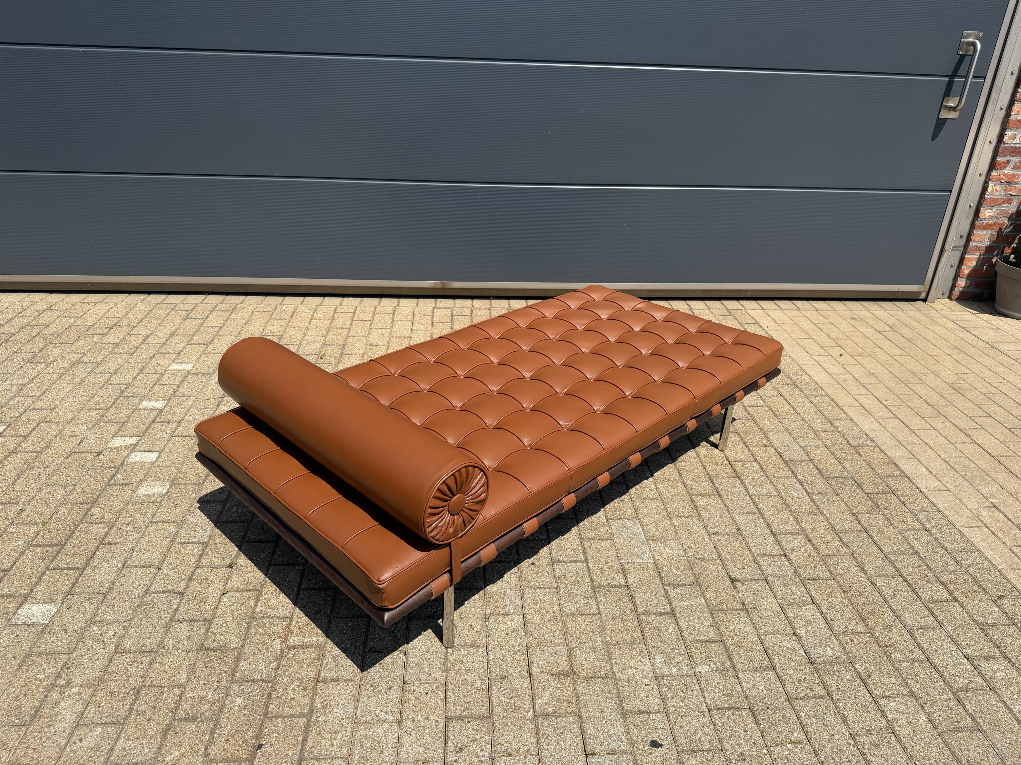 Knoll barcelona daybed mies van der rohe in cognac venezia leather, as new