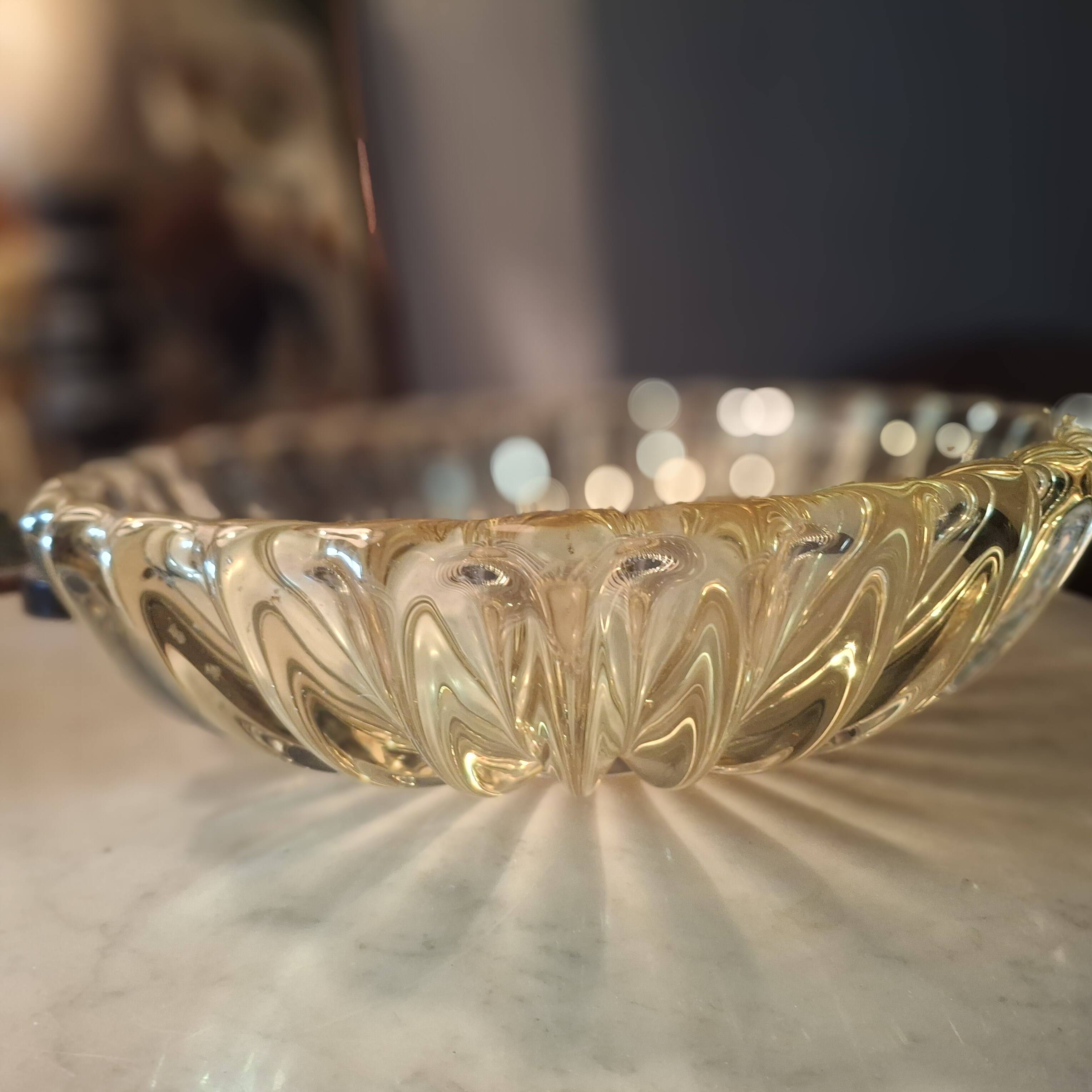 Large glass dish signed Pierre d'Avesn.