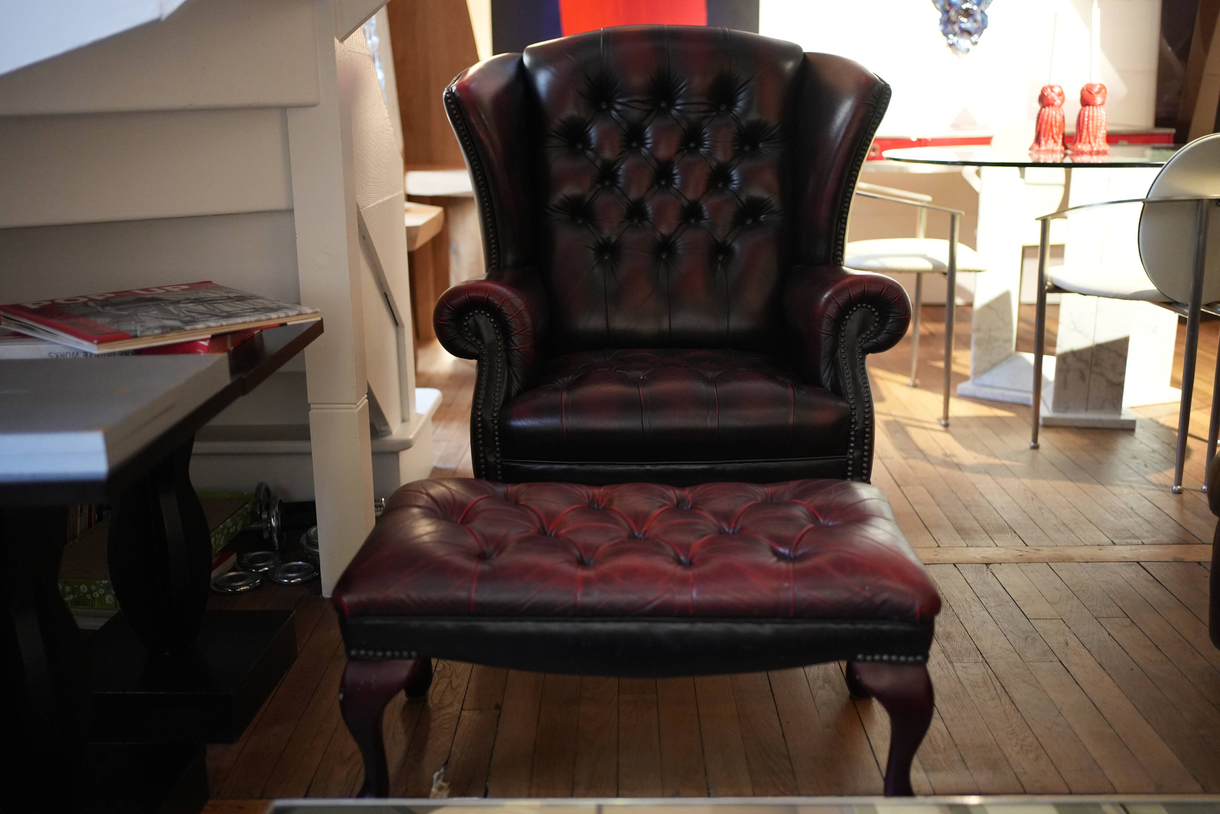 Bergère armchair and its "Chesterfield" footrest