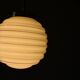 Suspension globe en opaline vert pale et doré