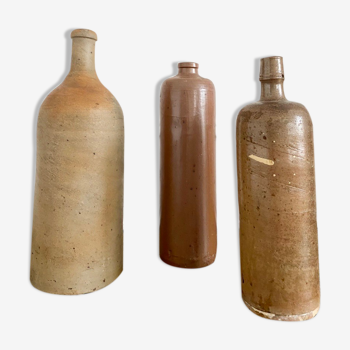 Trio de bouteilles en grès anciennes