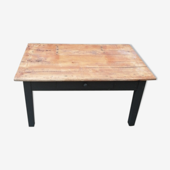 Table basse en bois avec un tiroir