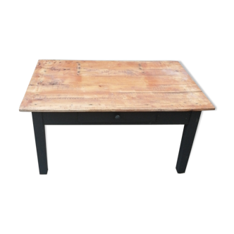 Table basse en bois avec un tiroir
