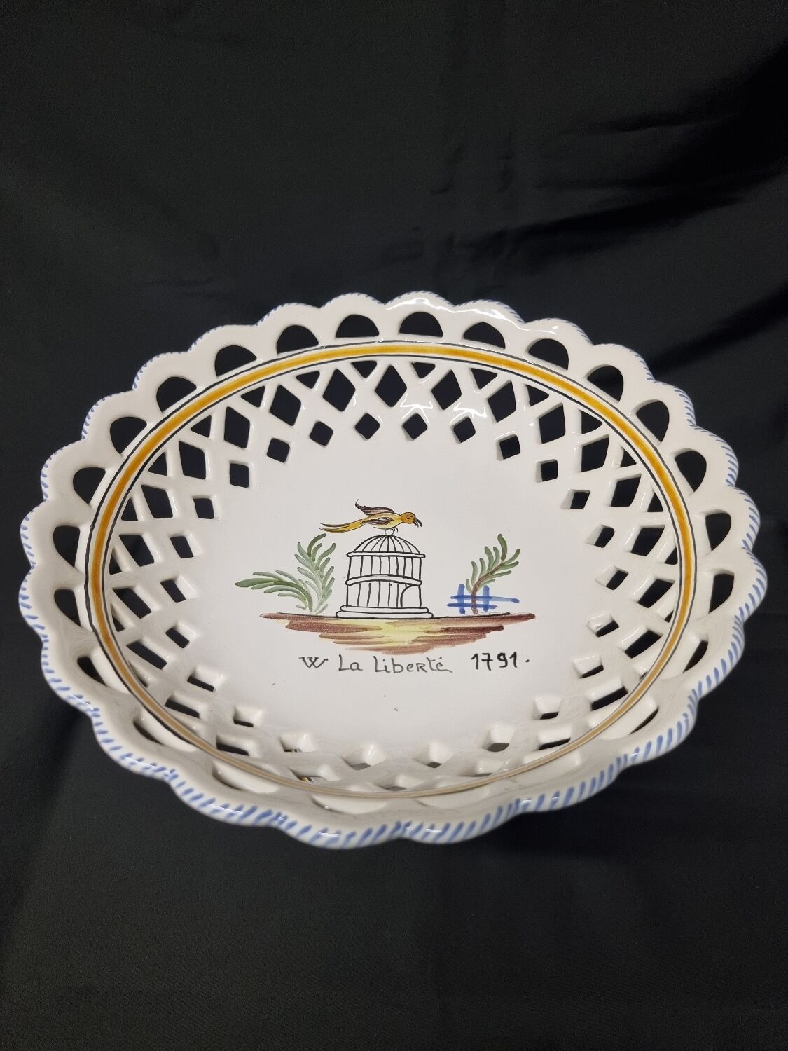 Nevers pedestal bowl