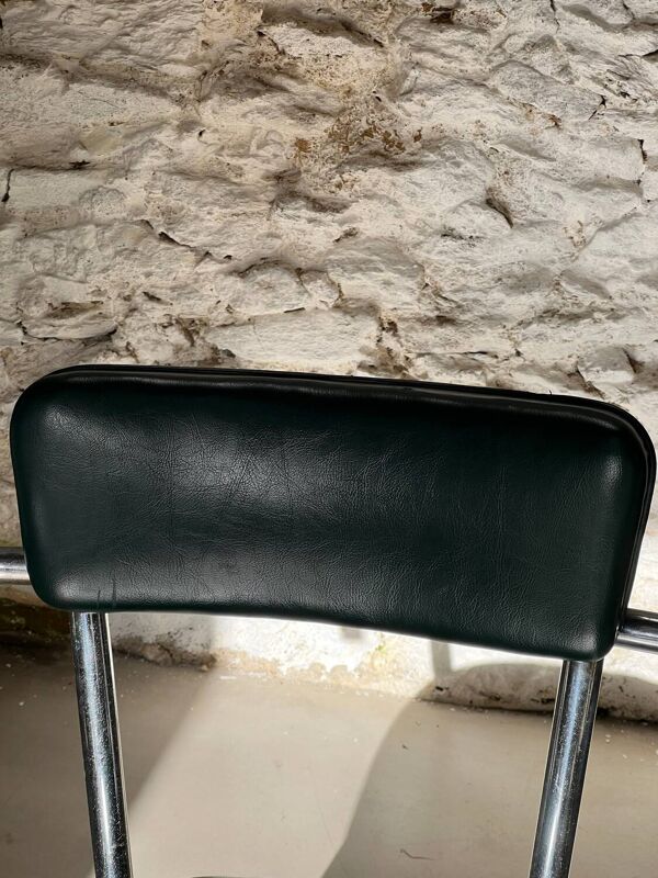 Paire de fauteuils Skaï vert et chrome, mid century