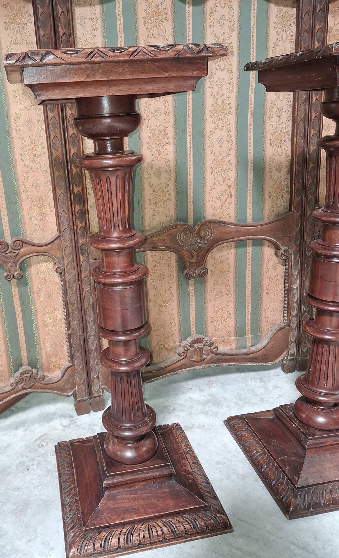 Pair of Renaissance-style stools in walnut - 19th century.