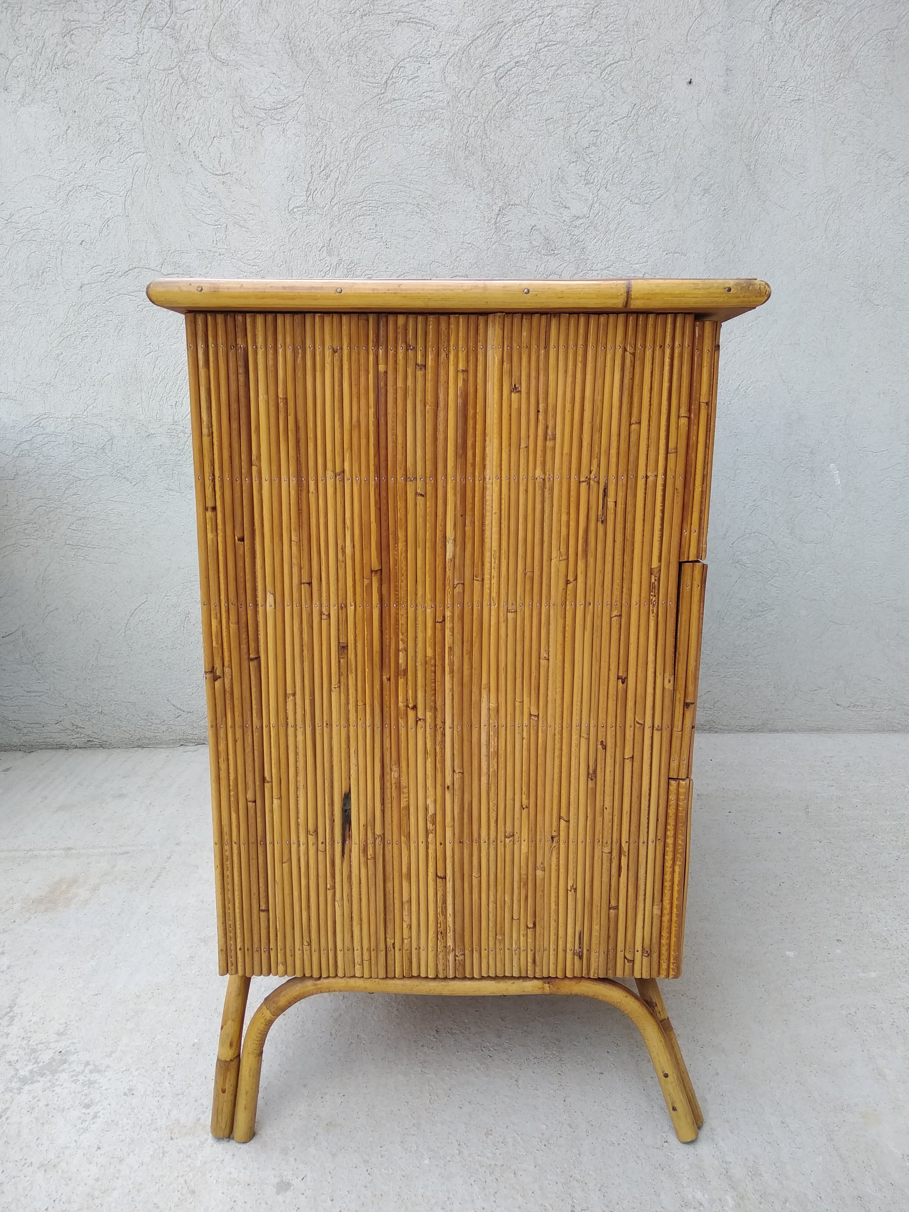 Commode en rotin vintage