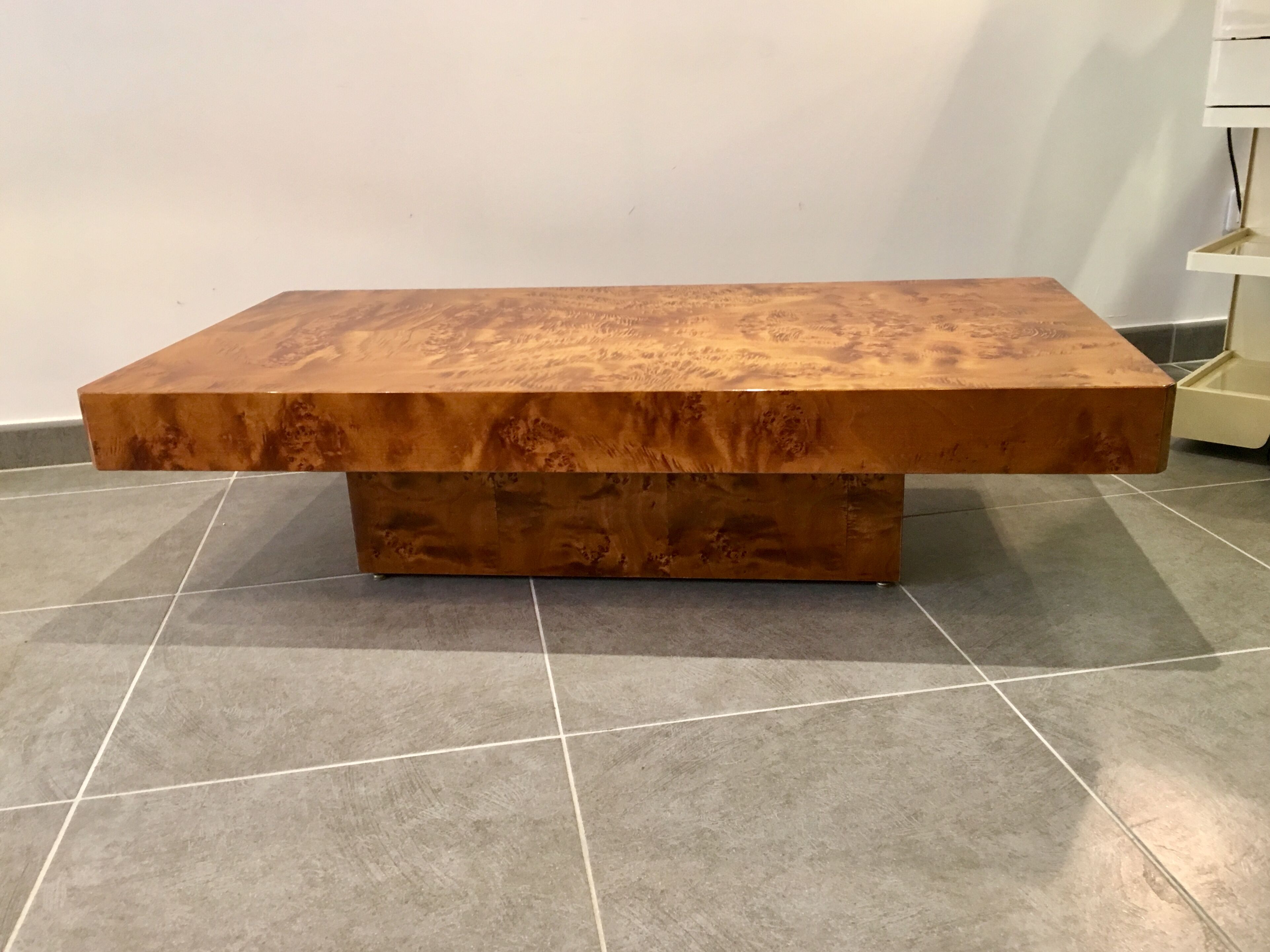 Table basse en loupe d’orme, 1970