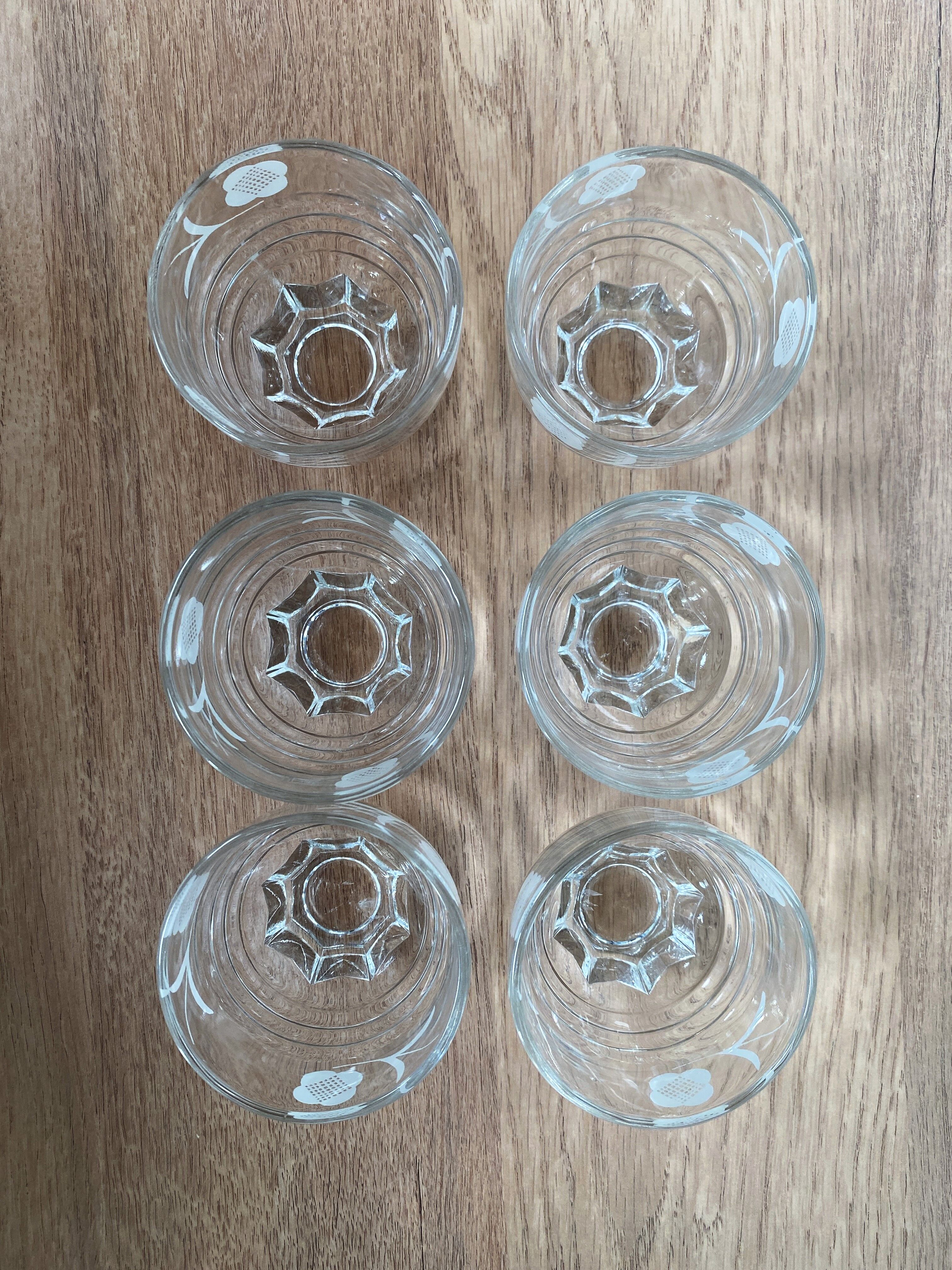 6 silkscreened vintage glasses