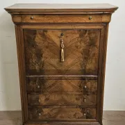 Secretary from the Louis Philippe era – a dozen – in walnut – 19th century