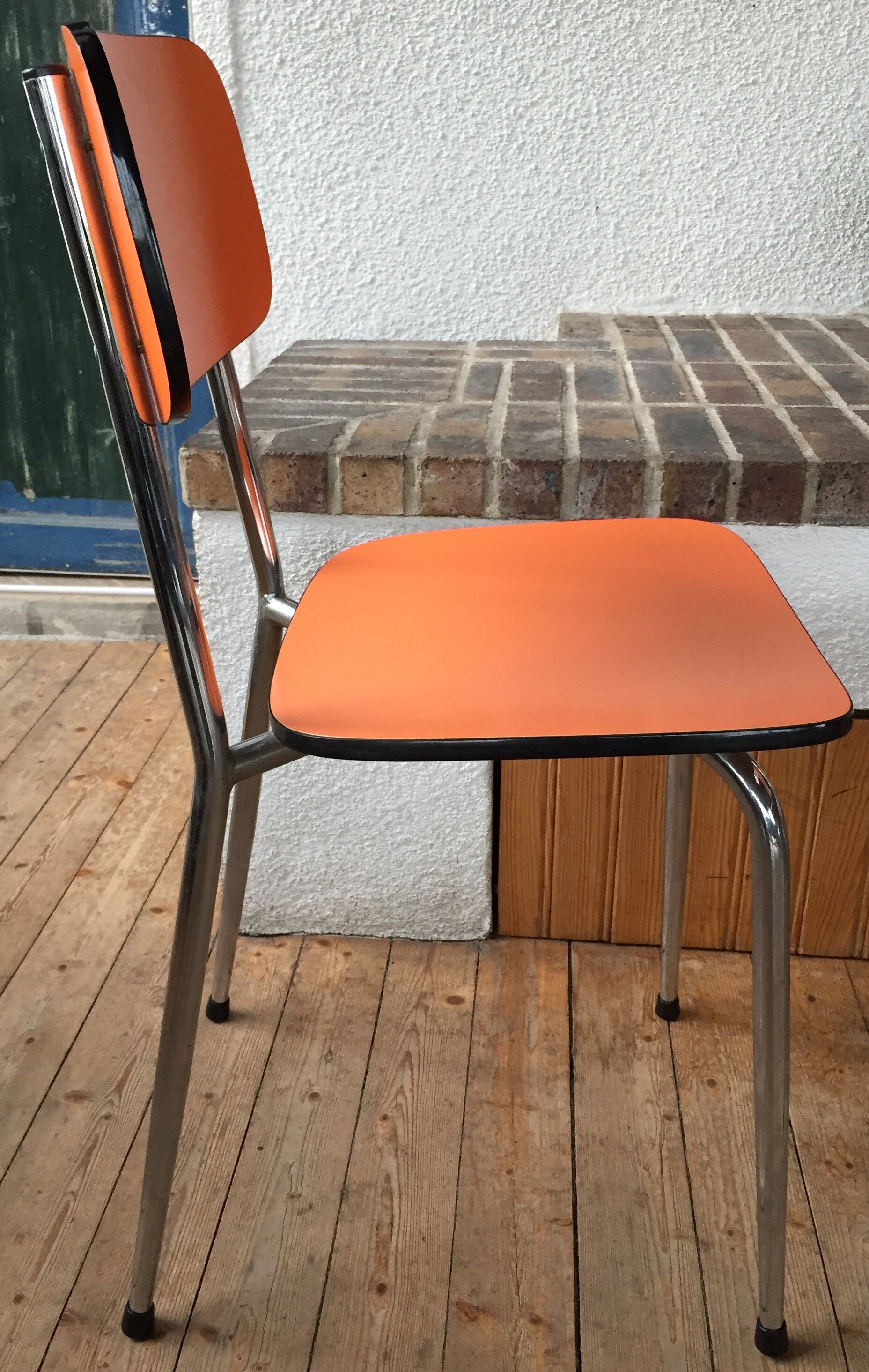 Lot of 4 vintage chairs in orange formica