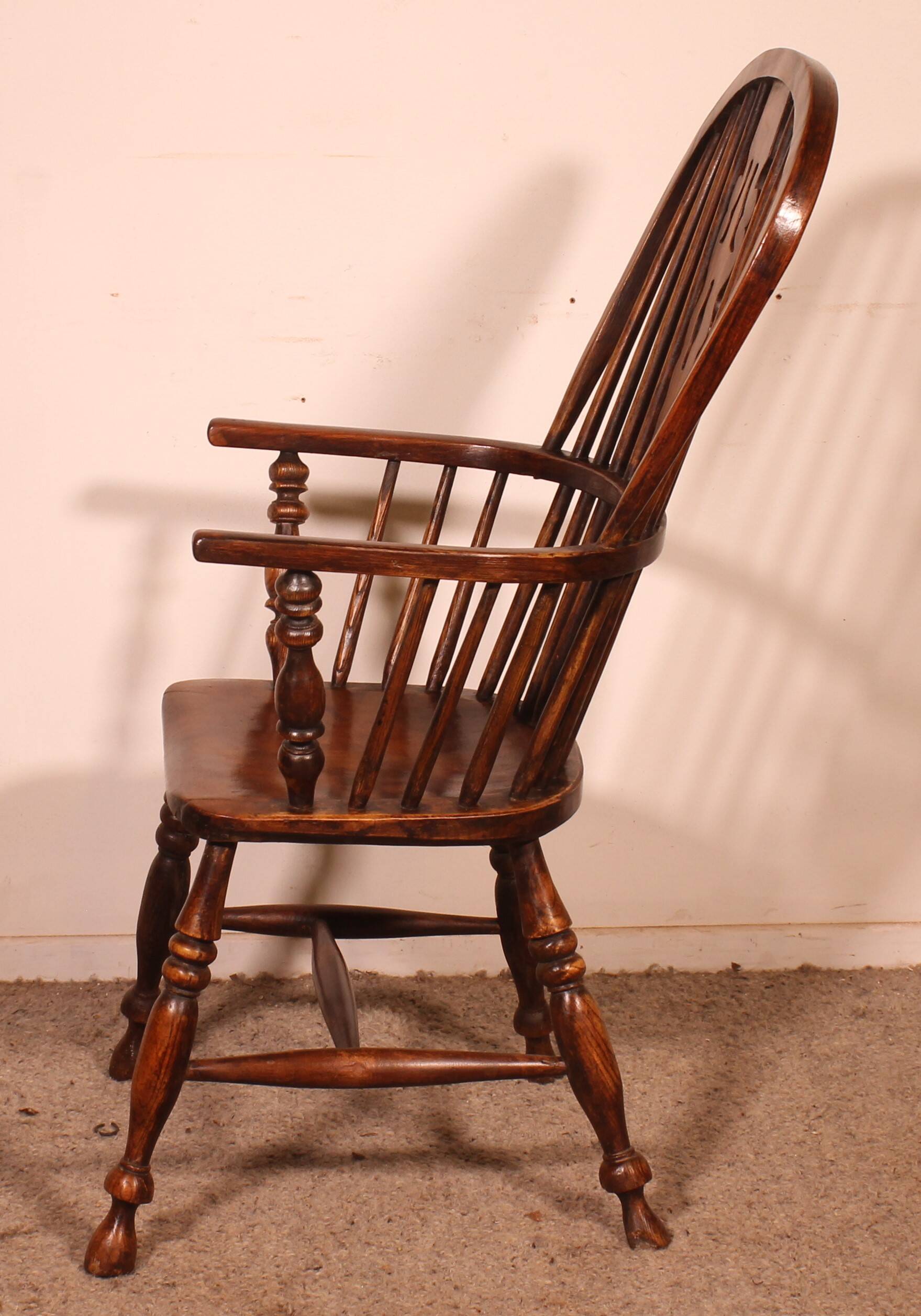 Windsor armchair in ash and elm from the early 19th century