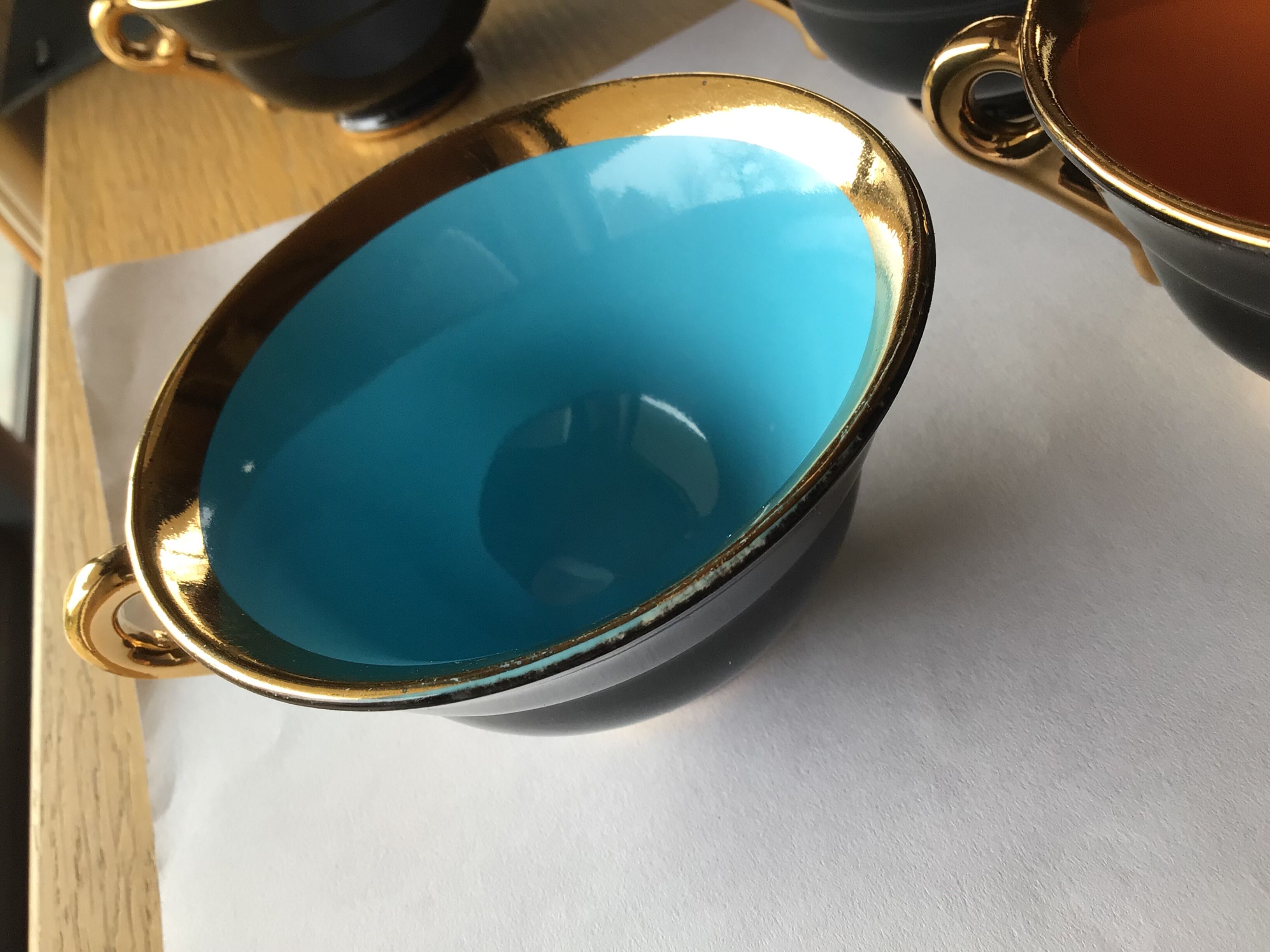 6 Black cups and colors Salins la Baule with saucers