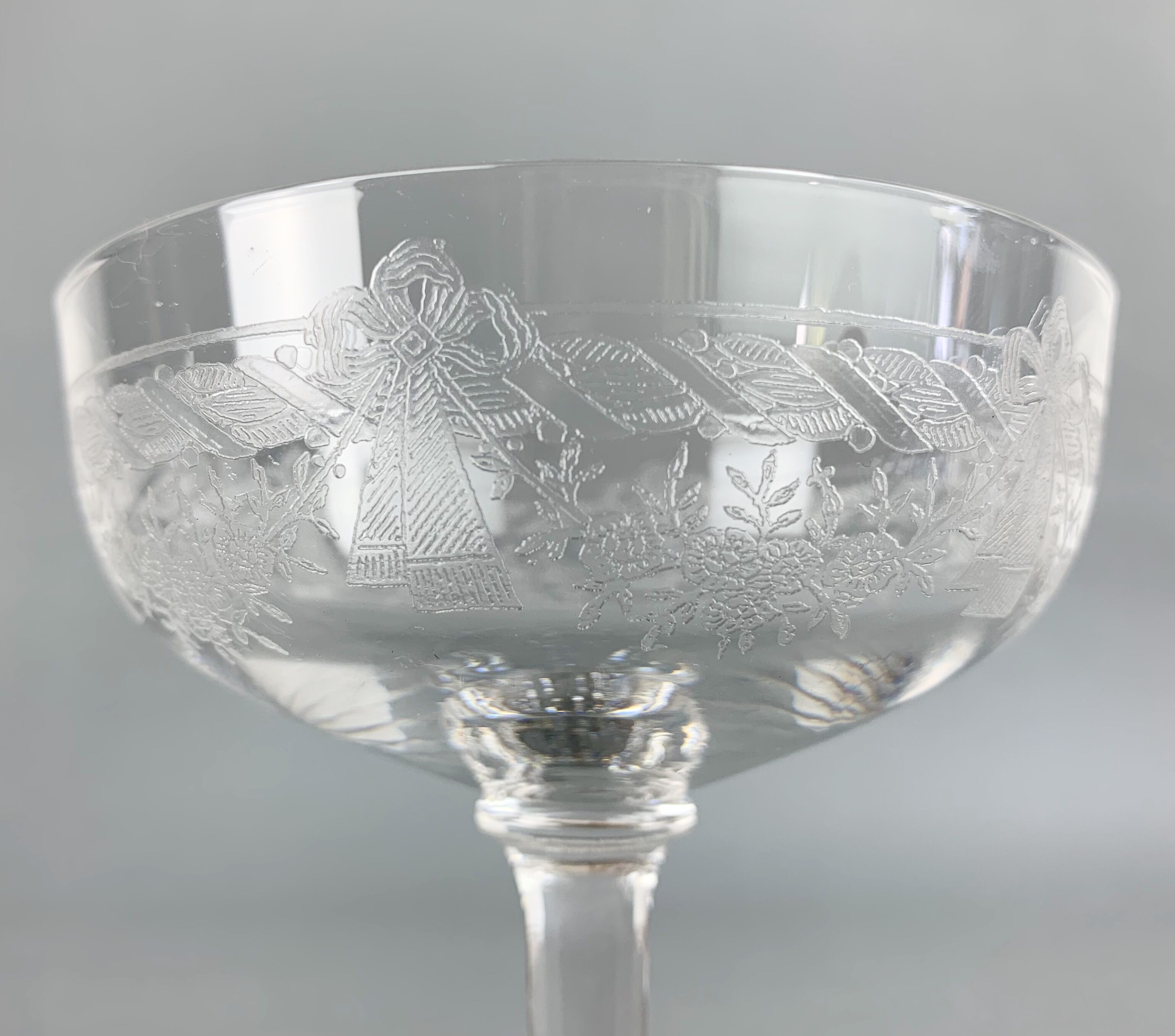 SUITE OF 6 CUPS TO CHAMPAGNE SAINT LOUIS MODEL SAPHO IN CRISTAL