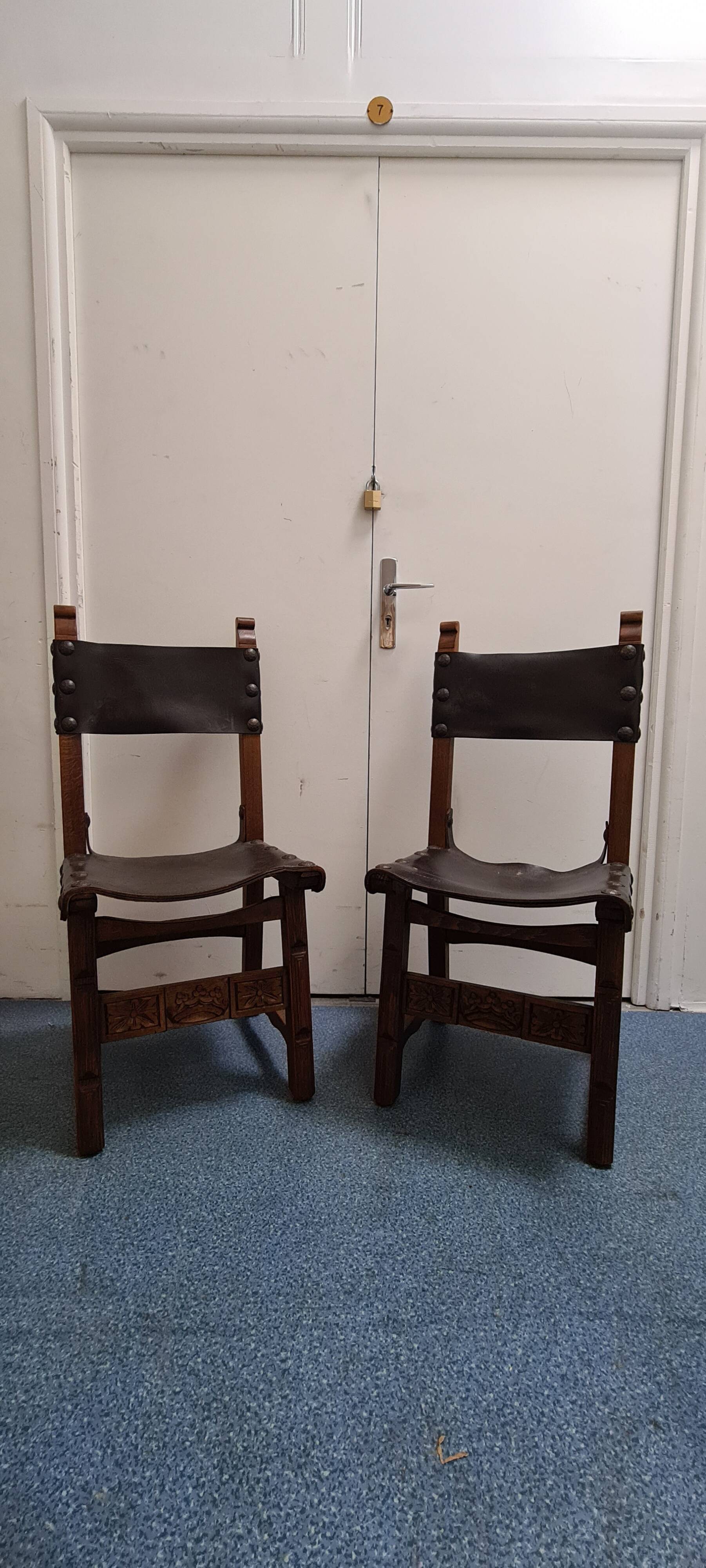 Paire de chaises espagnoles