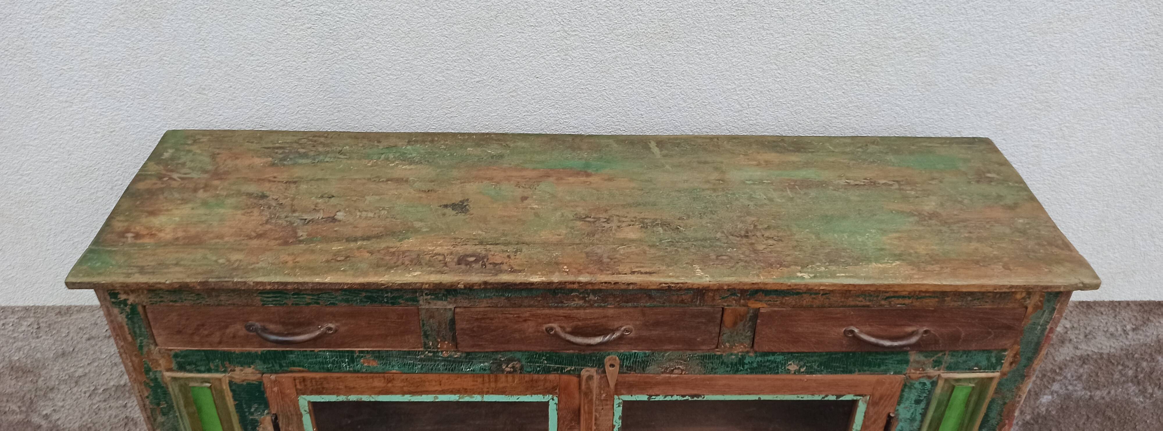 Glazed wooden sideboard with 2 doors