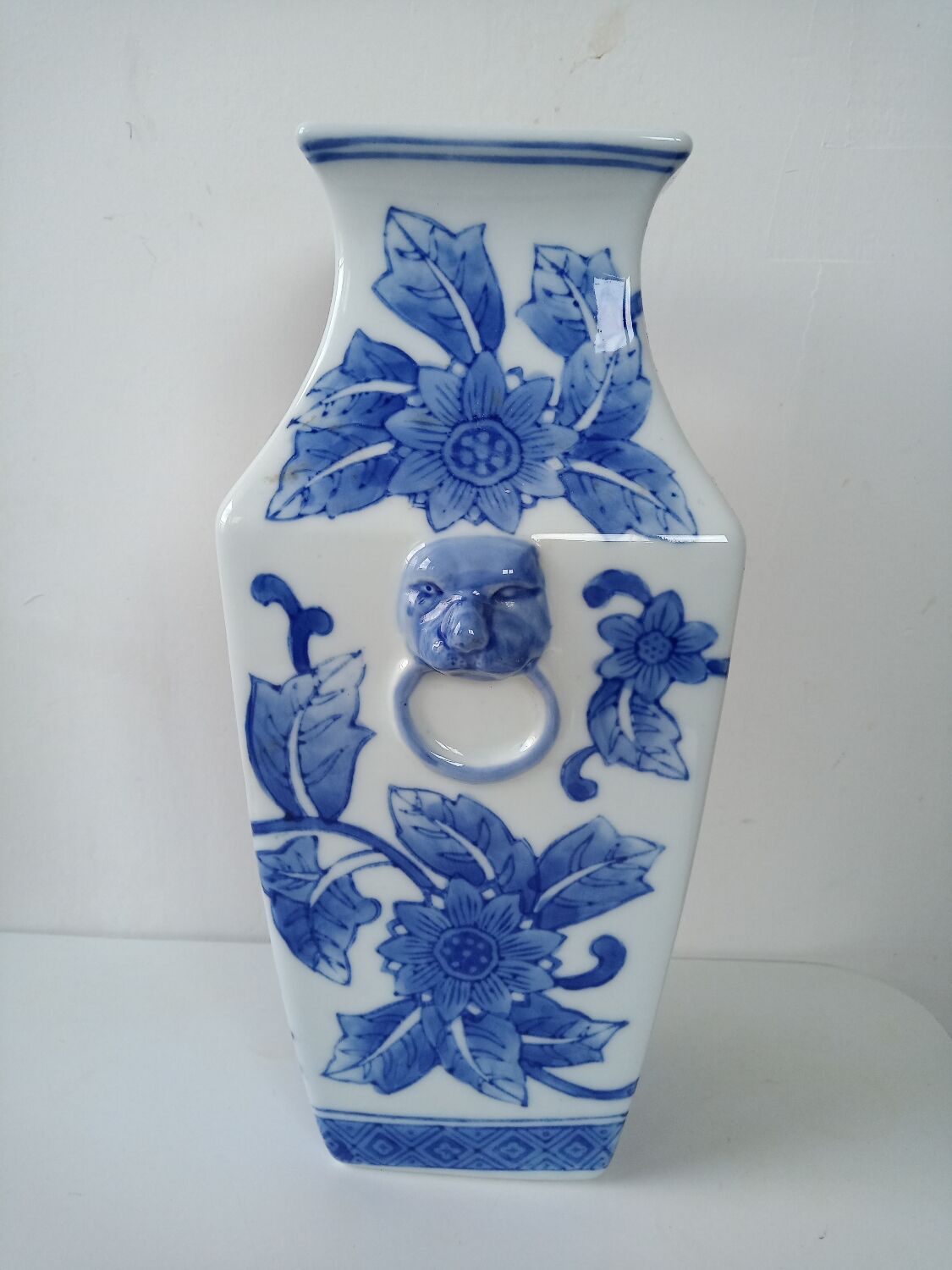 Asian vase shape baluster floral decoration handle Lion's head