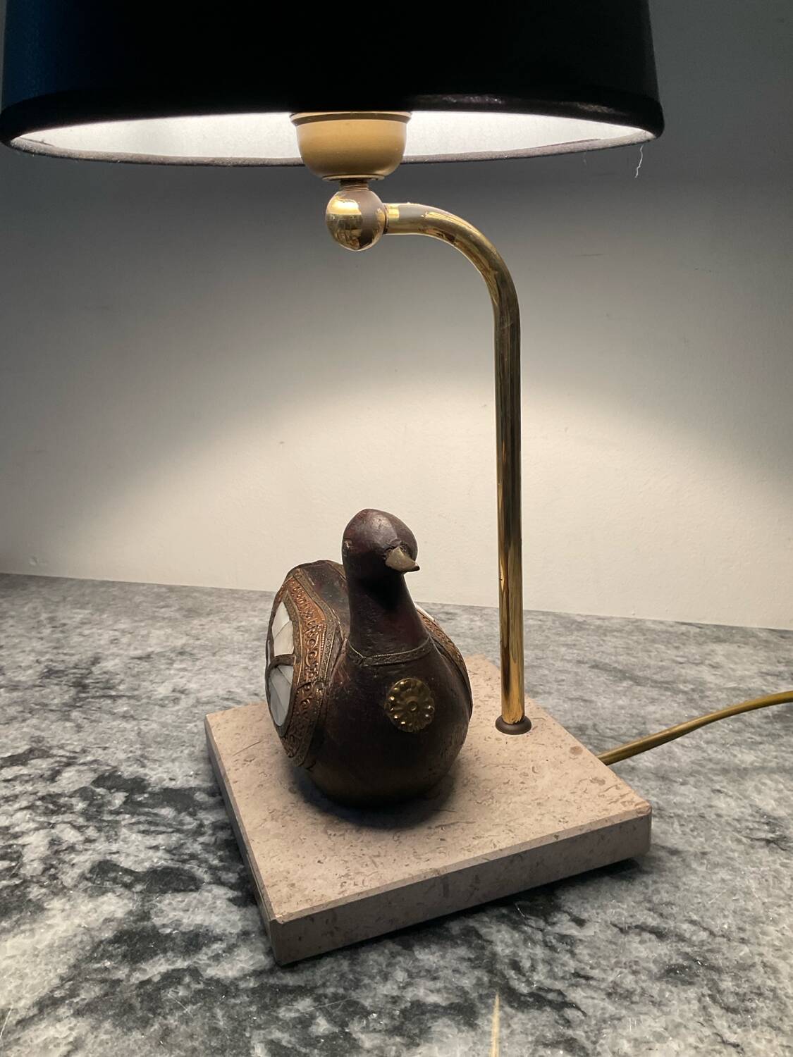 Artifex lamp with cloisonné wooden birds and travertine from the 1960s-70s.