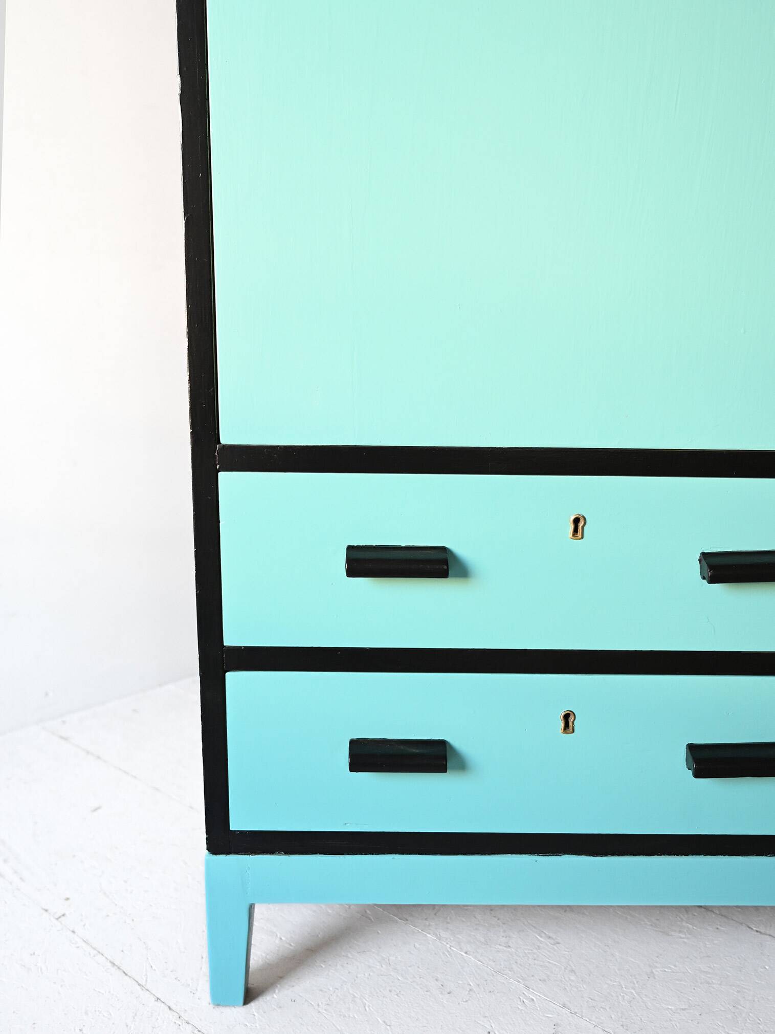 Armoire en bois vintage