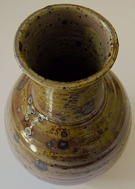 Pansu vase in red sandstone