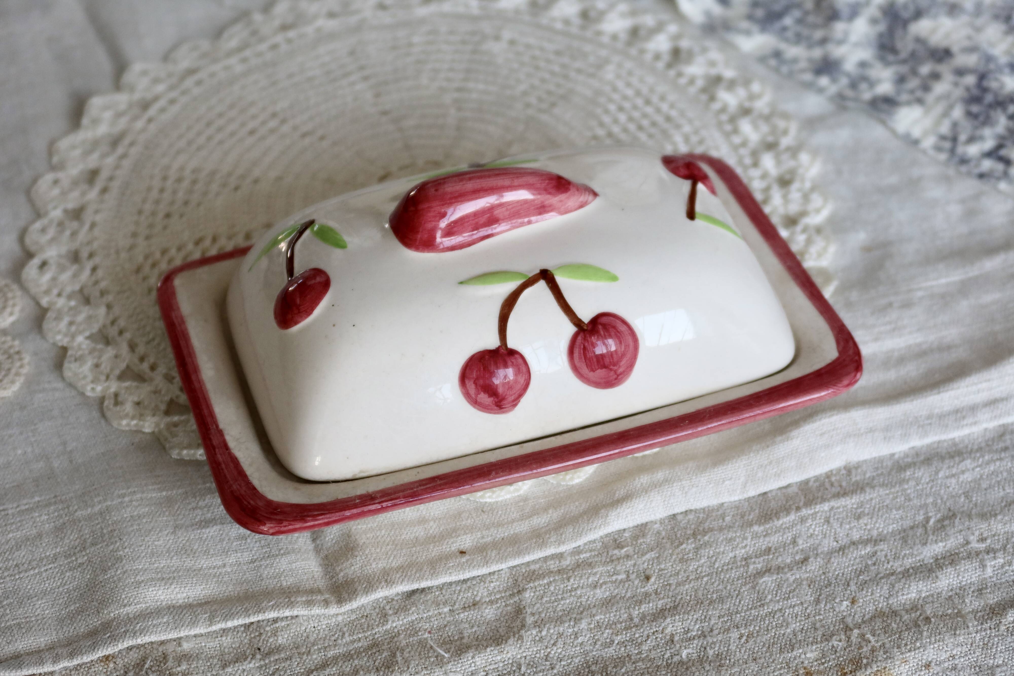 Vintage butter dish in slip and earthenware - Cherry pattern
