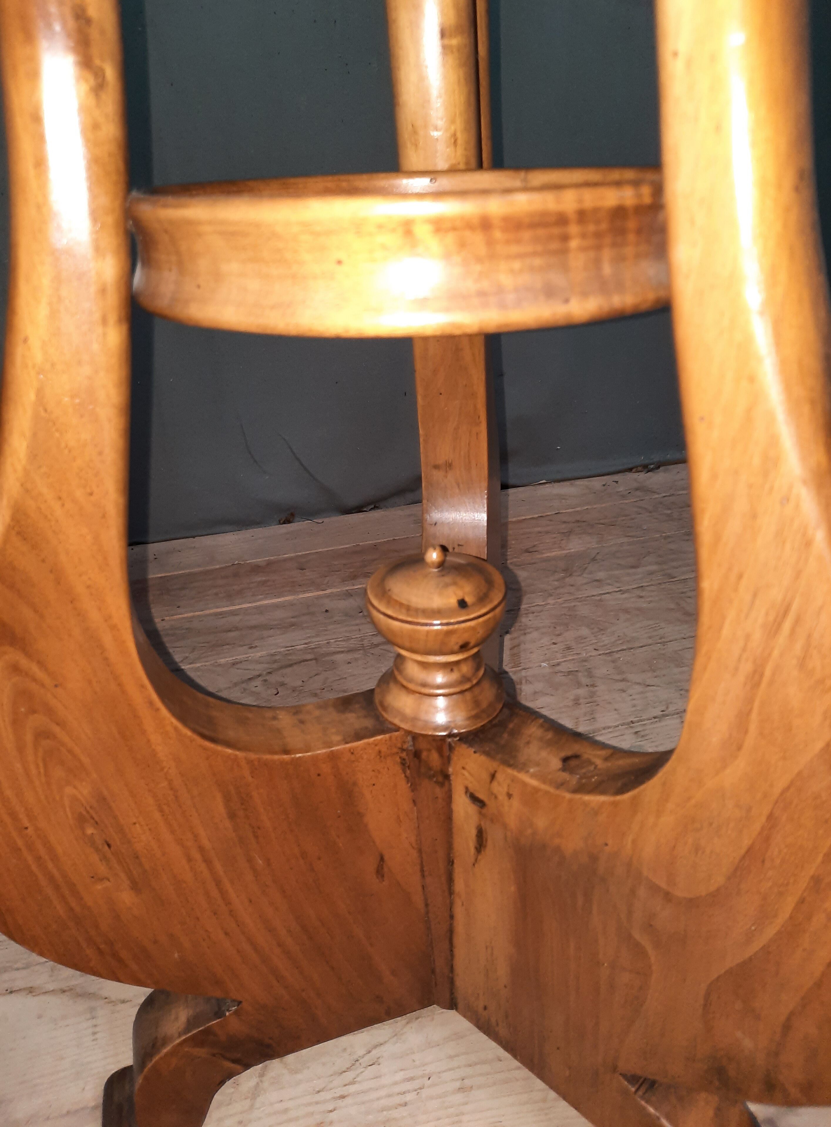 Mahogany gueridon with swan motif