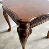 Grande table d'appoint en bois avec pieds en cabriole