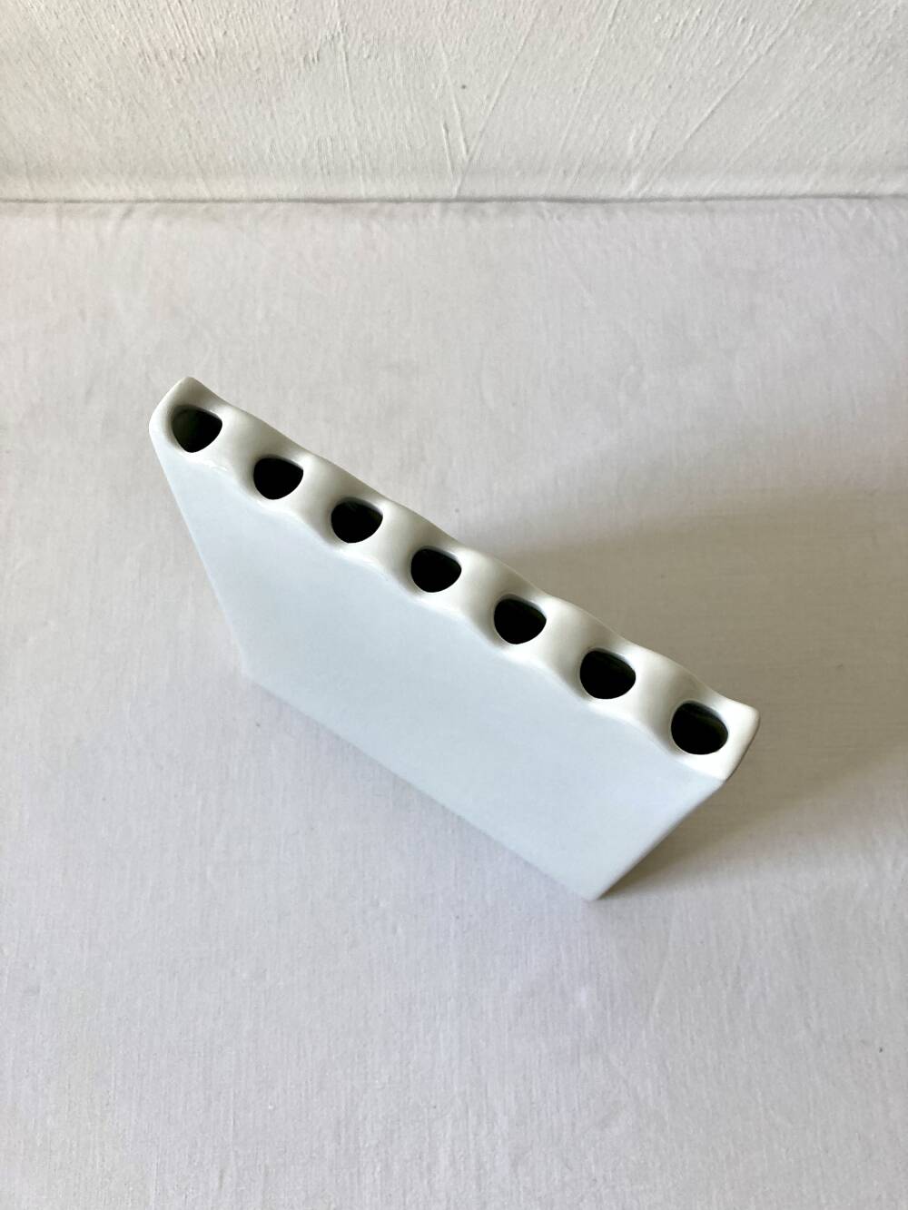 Flower holder / soliflore vase Serax with 7 openings – white ceramic