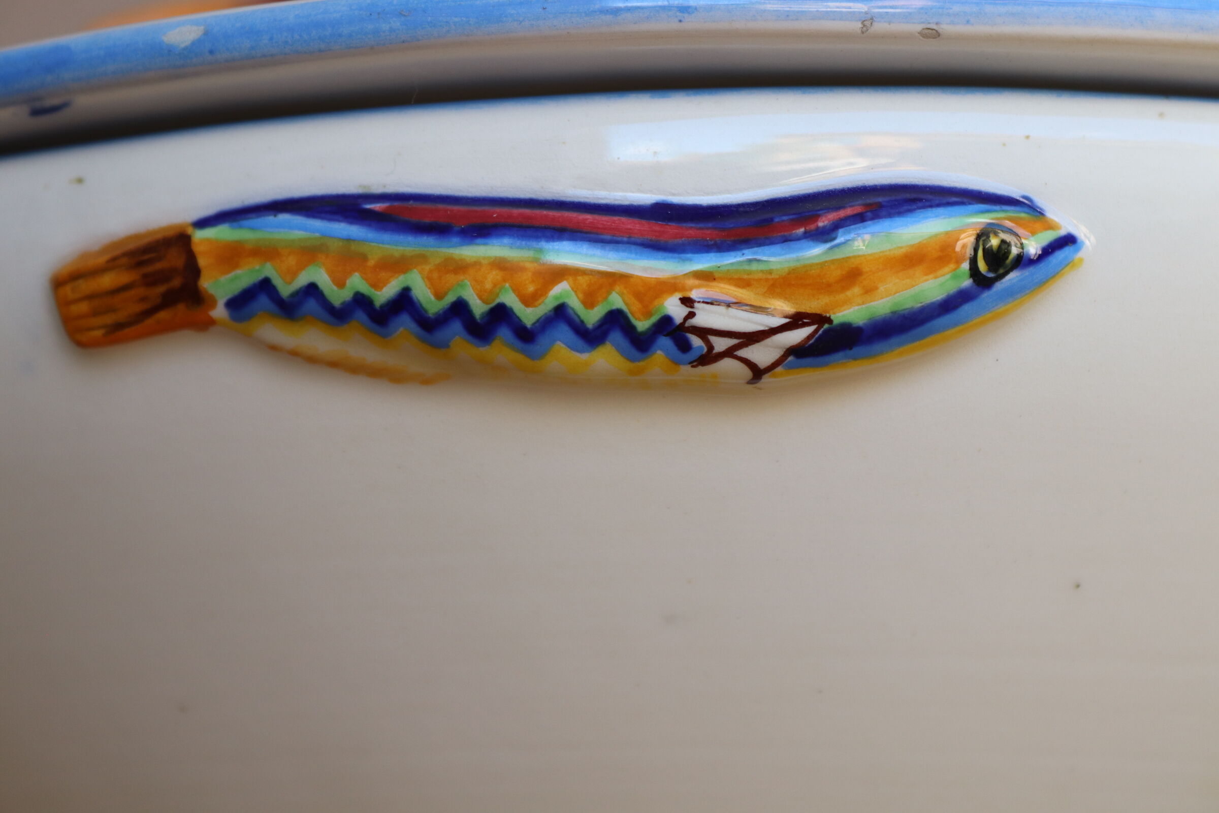 Covered ceramic vegetable dish with painted marine decoration – lobster
