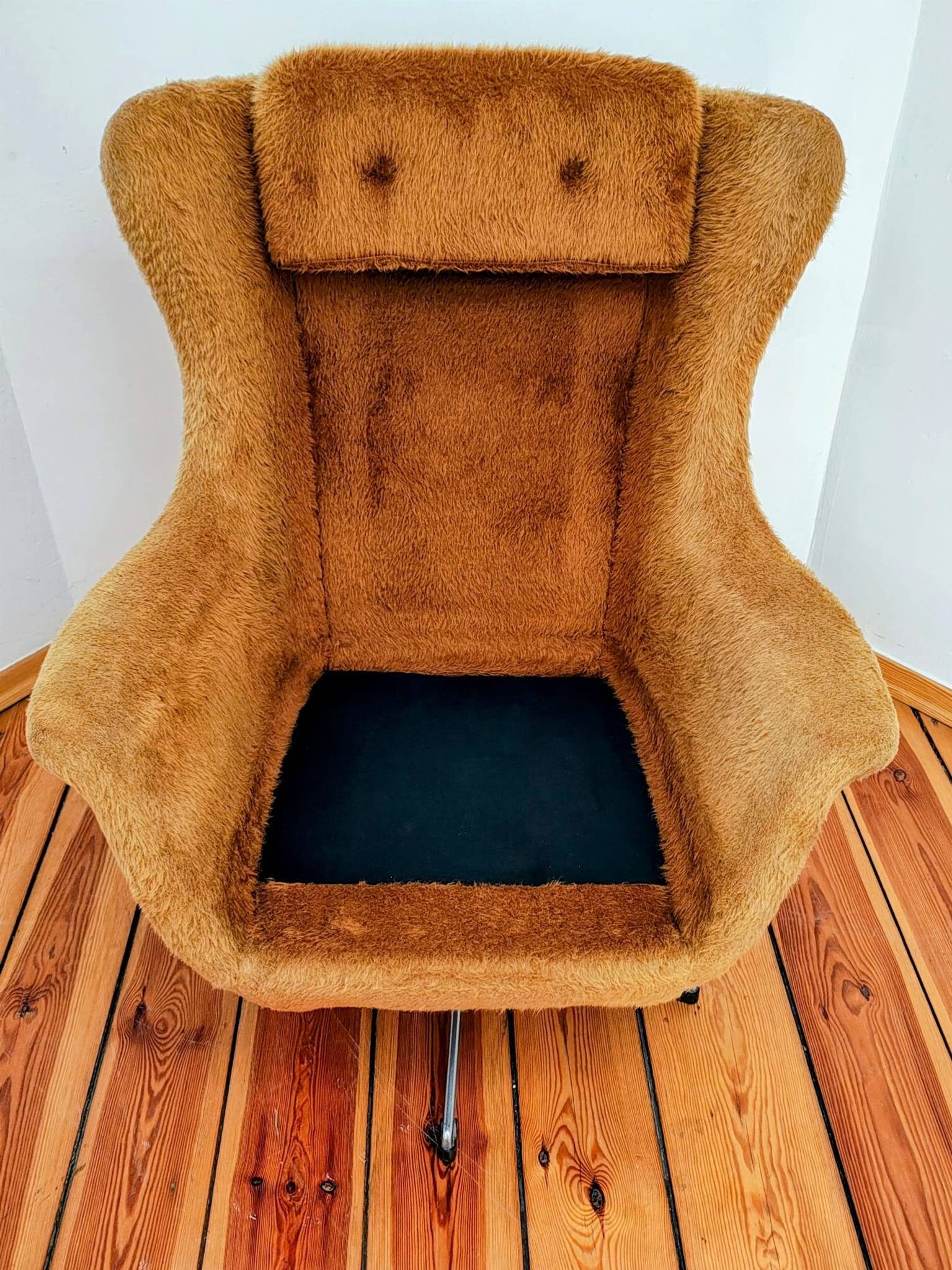 Ushak Swivel Chair by Up Zavody Rousinov from Up Závody, Czechoslovakia, 19