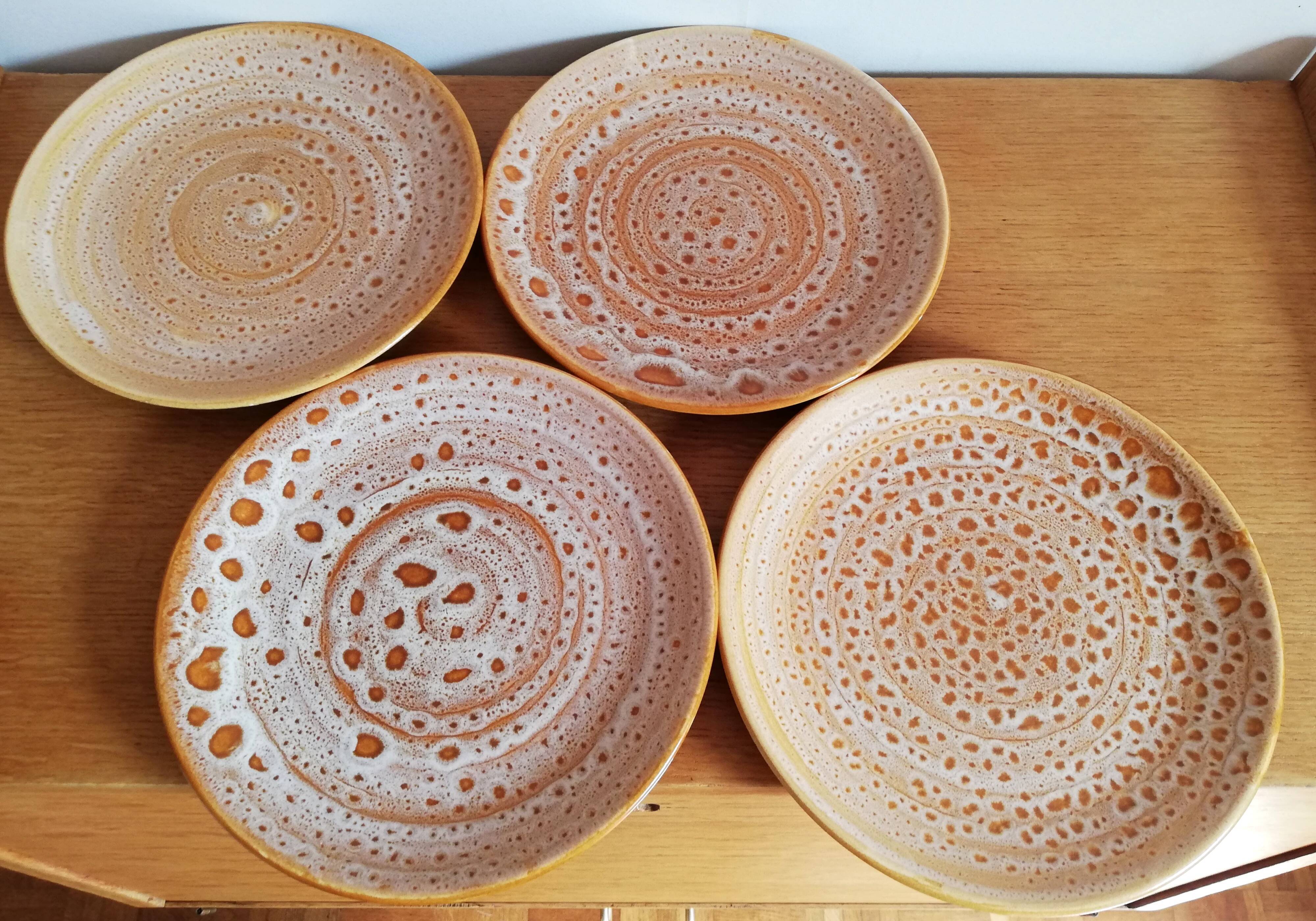 8 Niderviller Fauve dinner plates