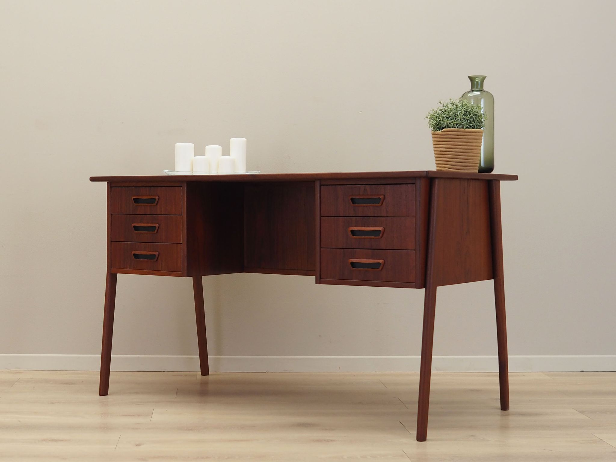 Teak desk, Danish design, 1970s, manufactured by A.P. Møbler Svenstrup