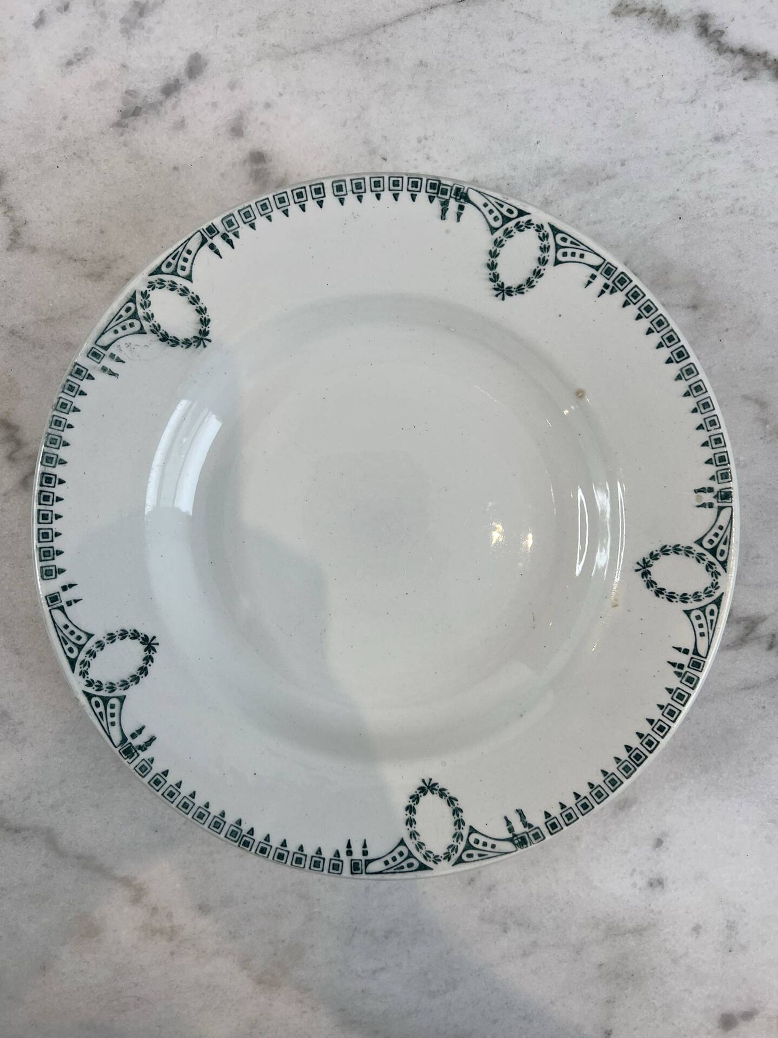 Set of 7 deep plates in earthenware, decorated with a green frieze.