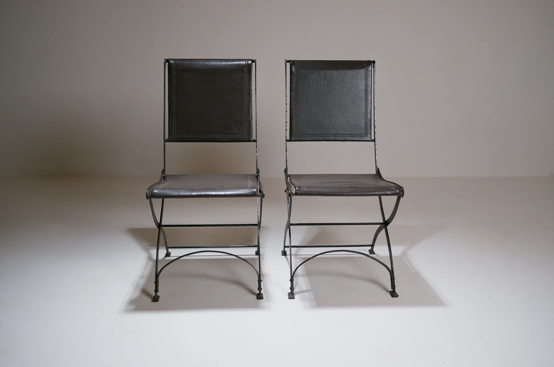 Foldable chair in wrought iron and leather. c. 1950
