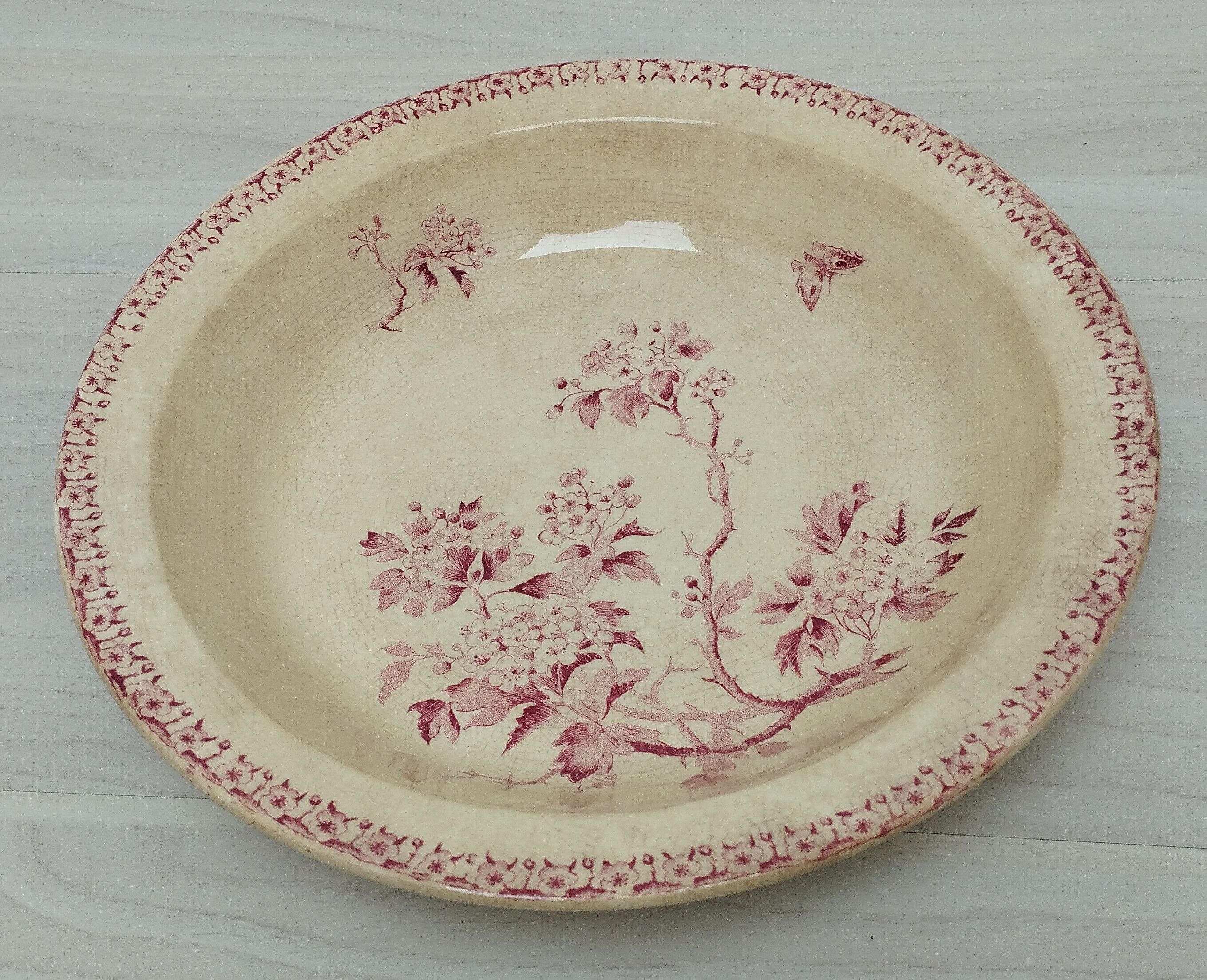 Hollow dish in Gien ironstone, Aubépine rose model