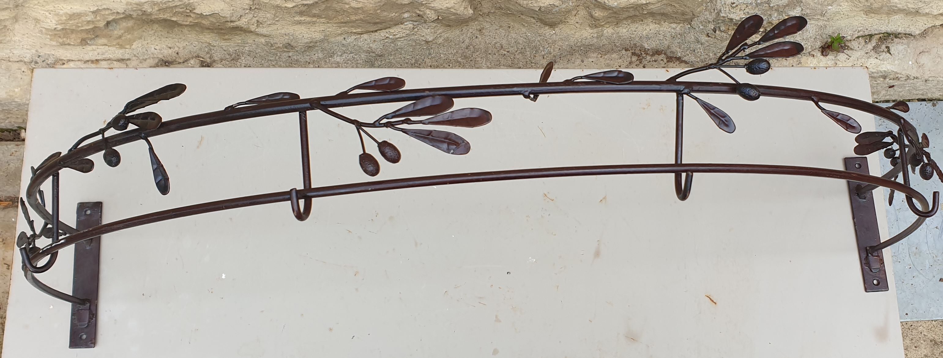 Metal half-moon bed sky