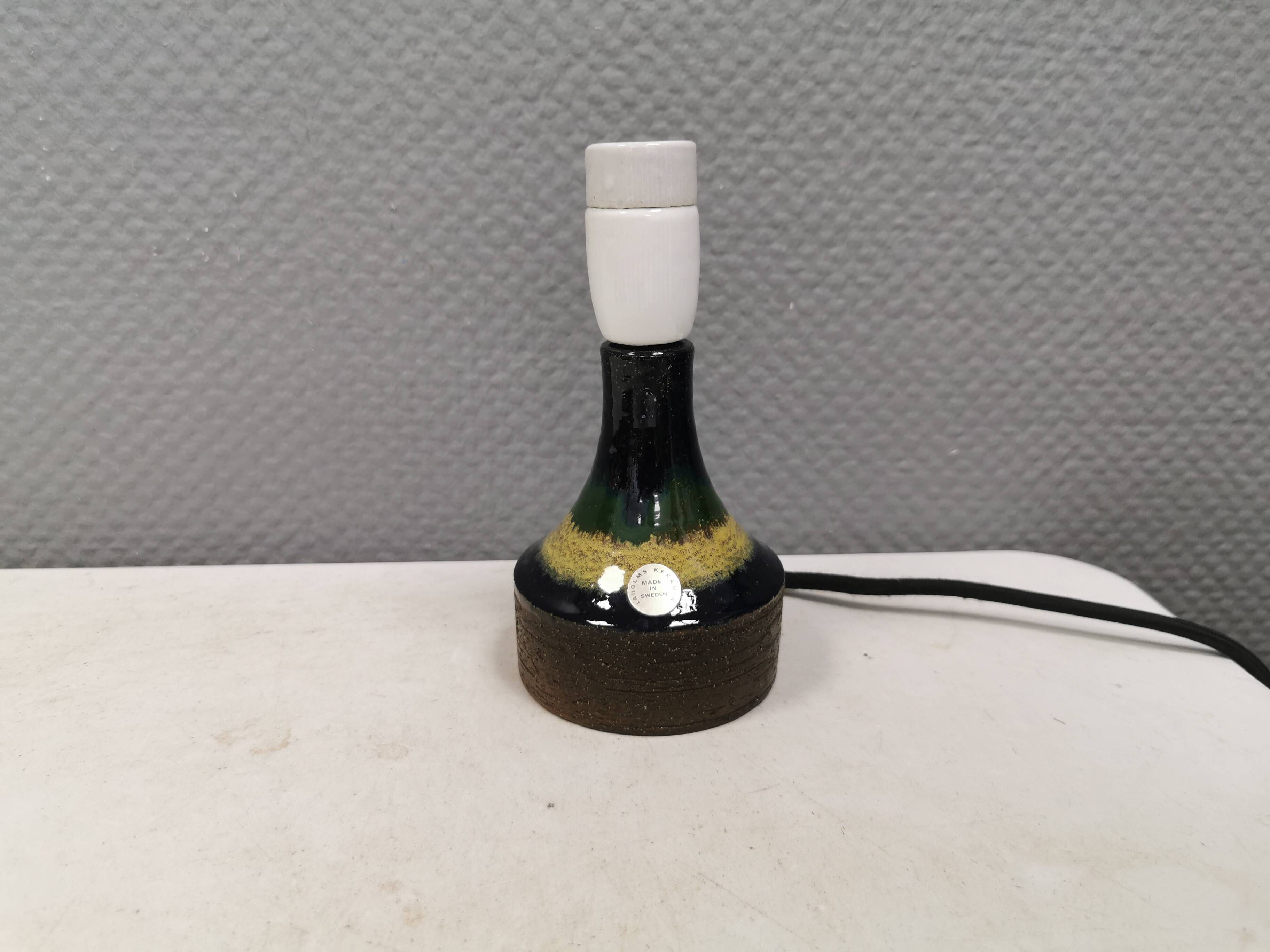 Small ceramic table lamp, from the Swedish brand Laholms, 1980s.